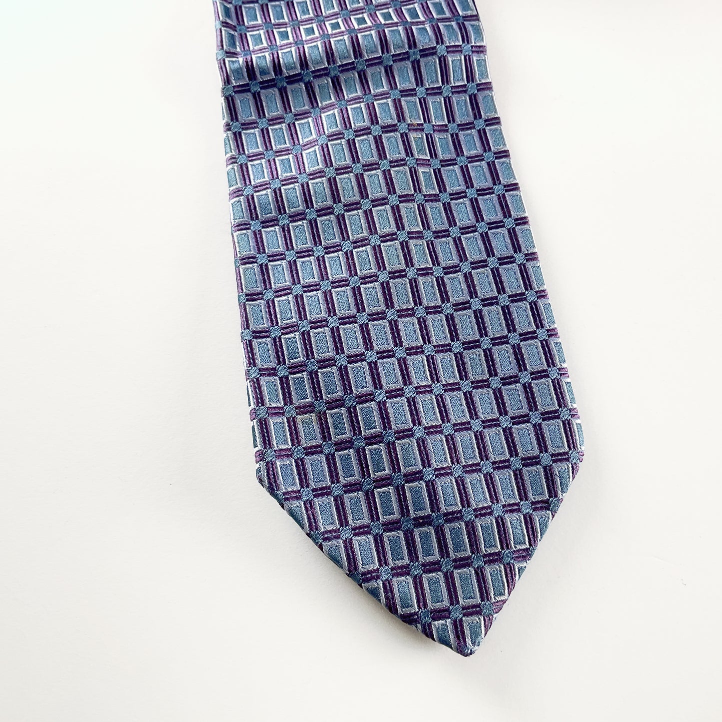 Next - Geometric Tie