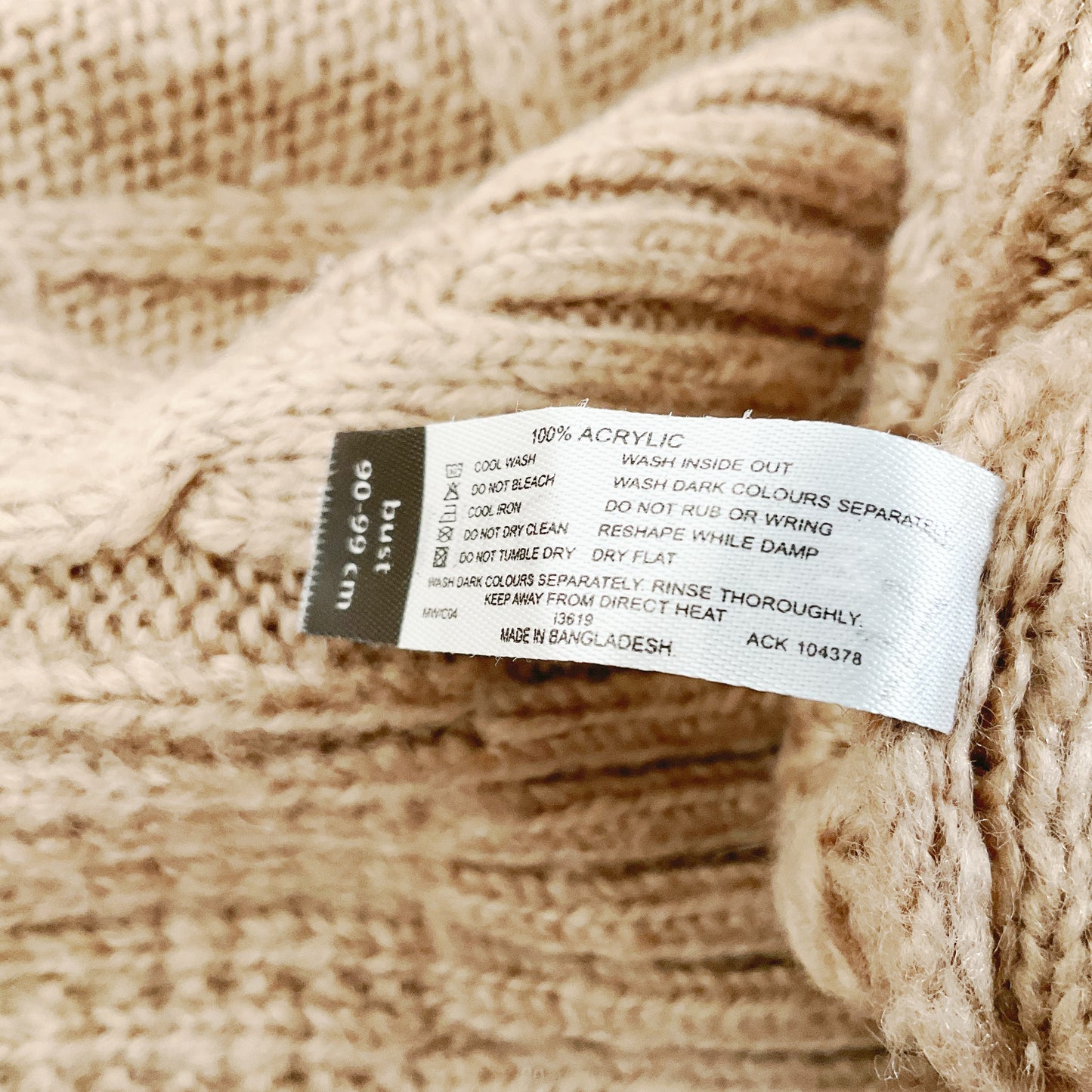 TANGO - Beige Cable-Knit Sweater – Classic Crew Neck