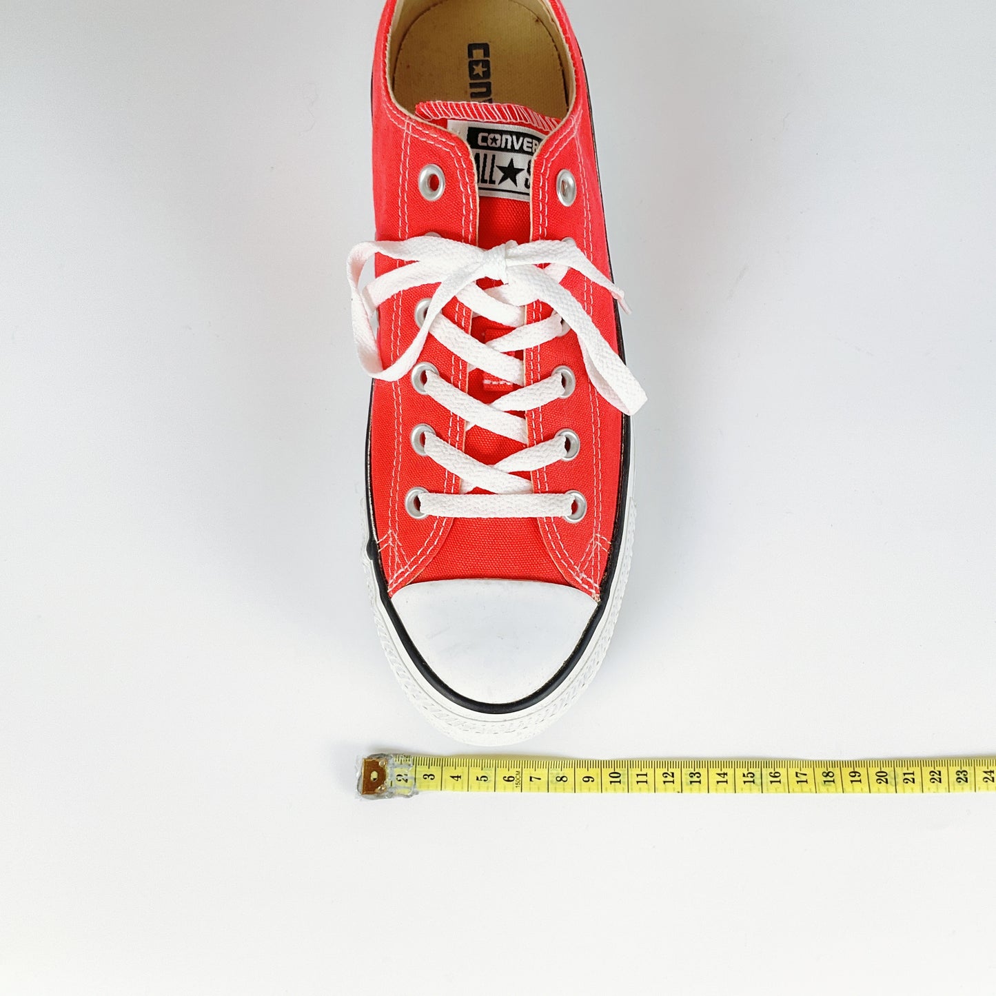 CONVERSE ALL STAR Chuck Taylor Low Top Sneakers in Red (Unisex)