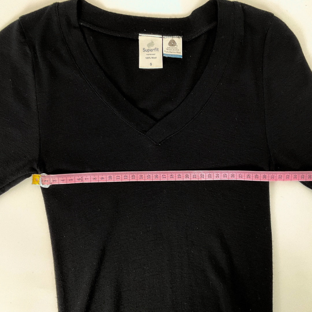 Superfit - Black Merino Short Sleeve V-Neck Top