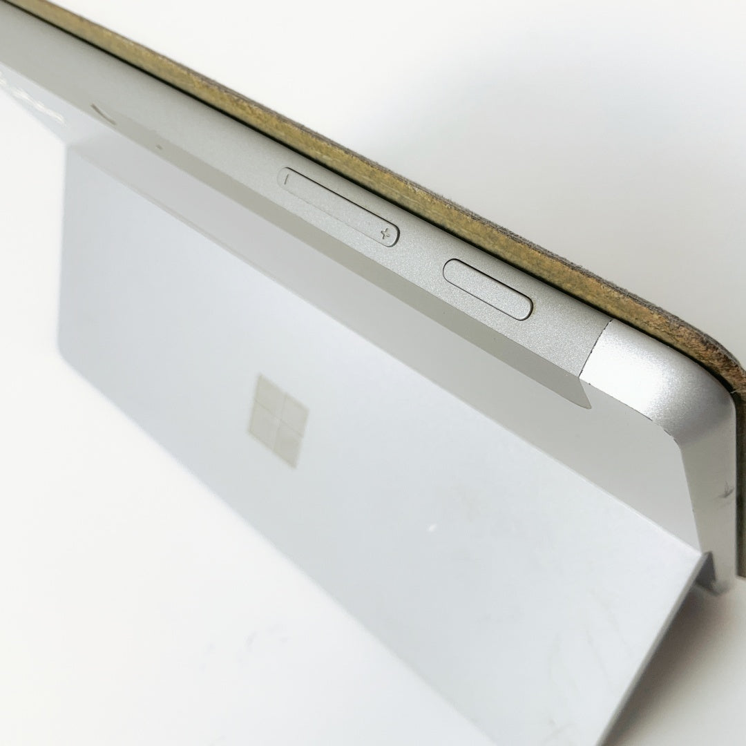 Microsoft Surface Go 1824 – 128GB / 8GB RAM – Reset – With Charger