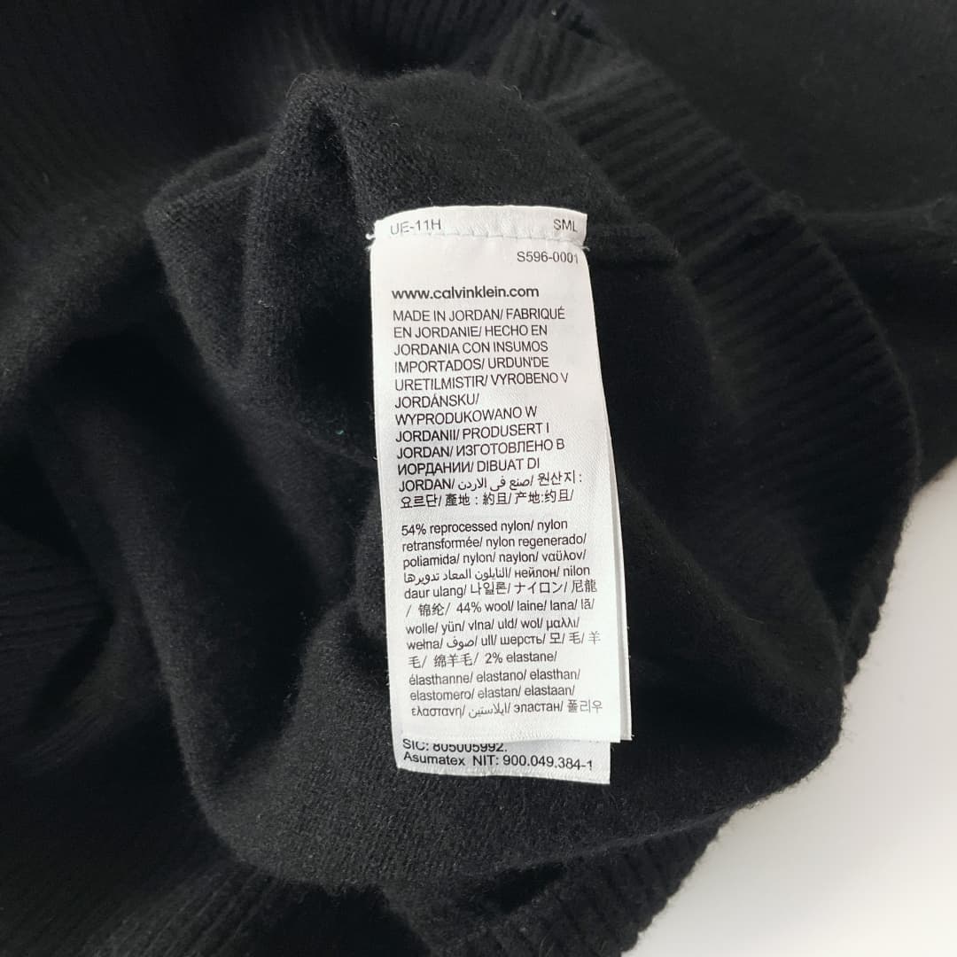Calvin Klein - V Neck Knit Sweater
