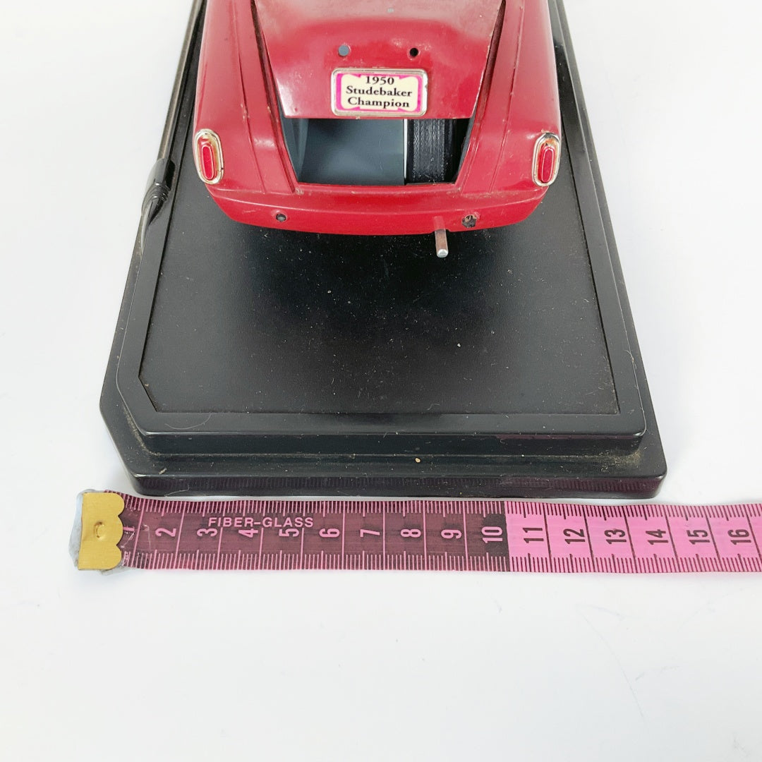 The Road Signature - 1950 Studebaker Champion 1:18 Red Diecast Model Car