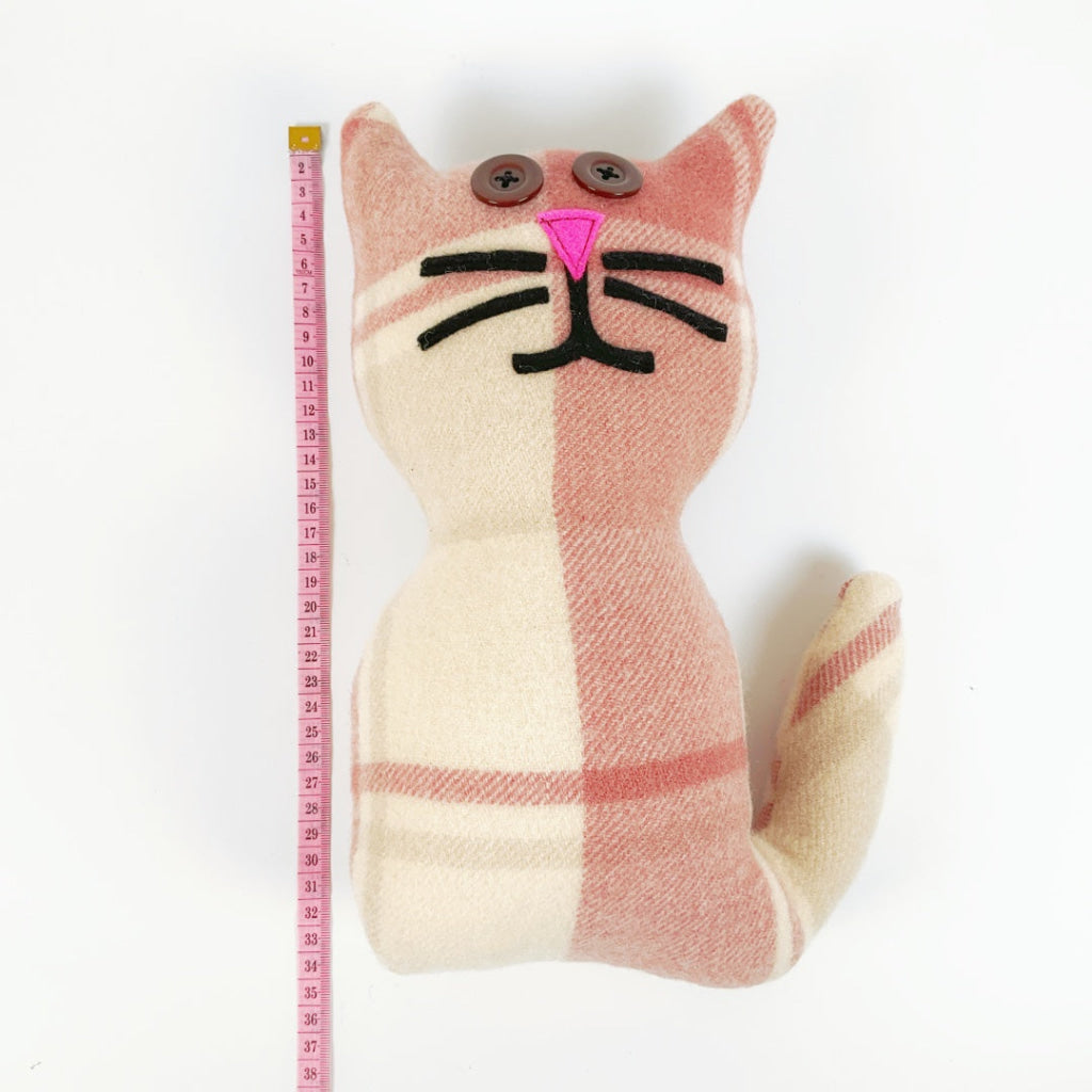 Artearoa – Blanket Cat – Mauve Neutral Check