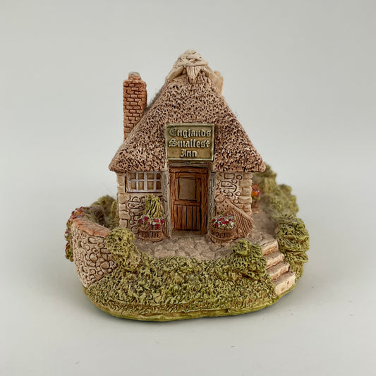 Lilliput Lane Model - "Smallest Inn"