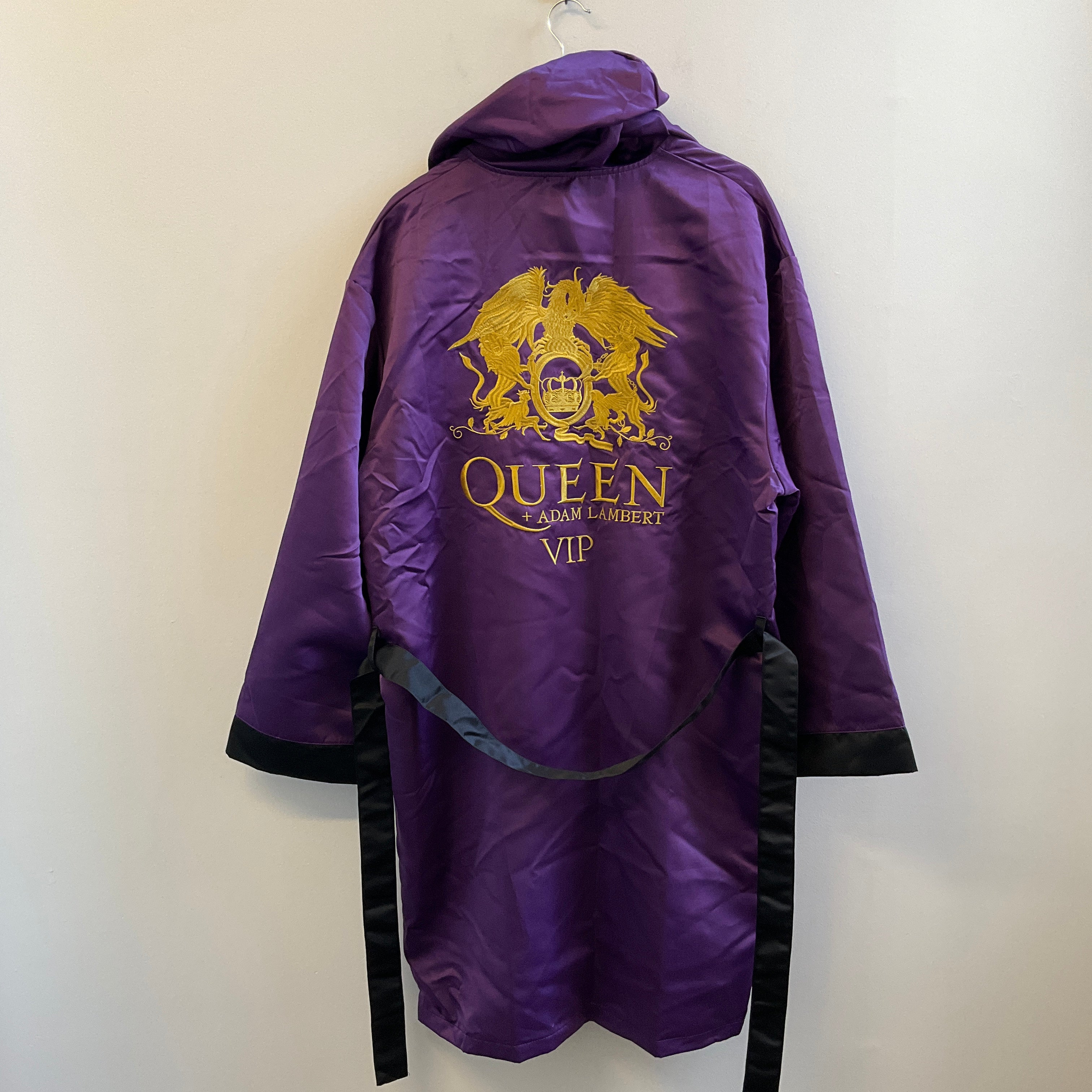 Adam Hamilton Robe Queen & Adam Lambert VIP Merch - Robe – SPCA Op Shops