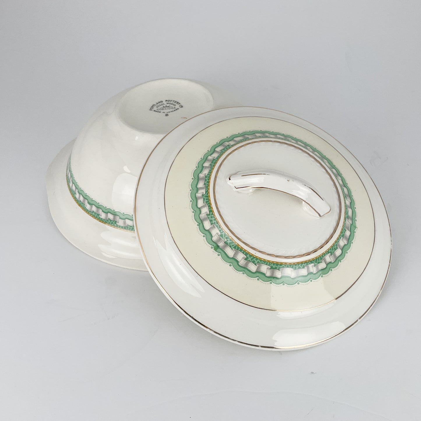 Portland Pottery - Serving Bowl with Lid