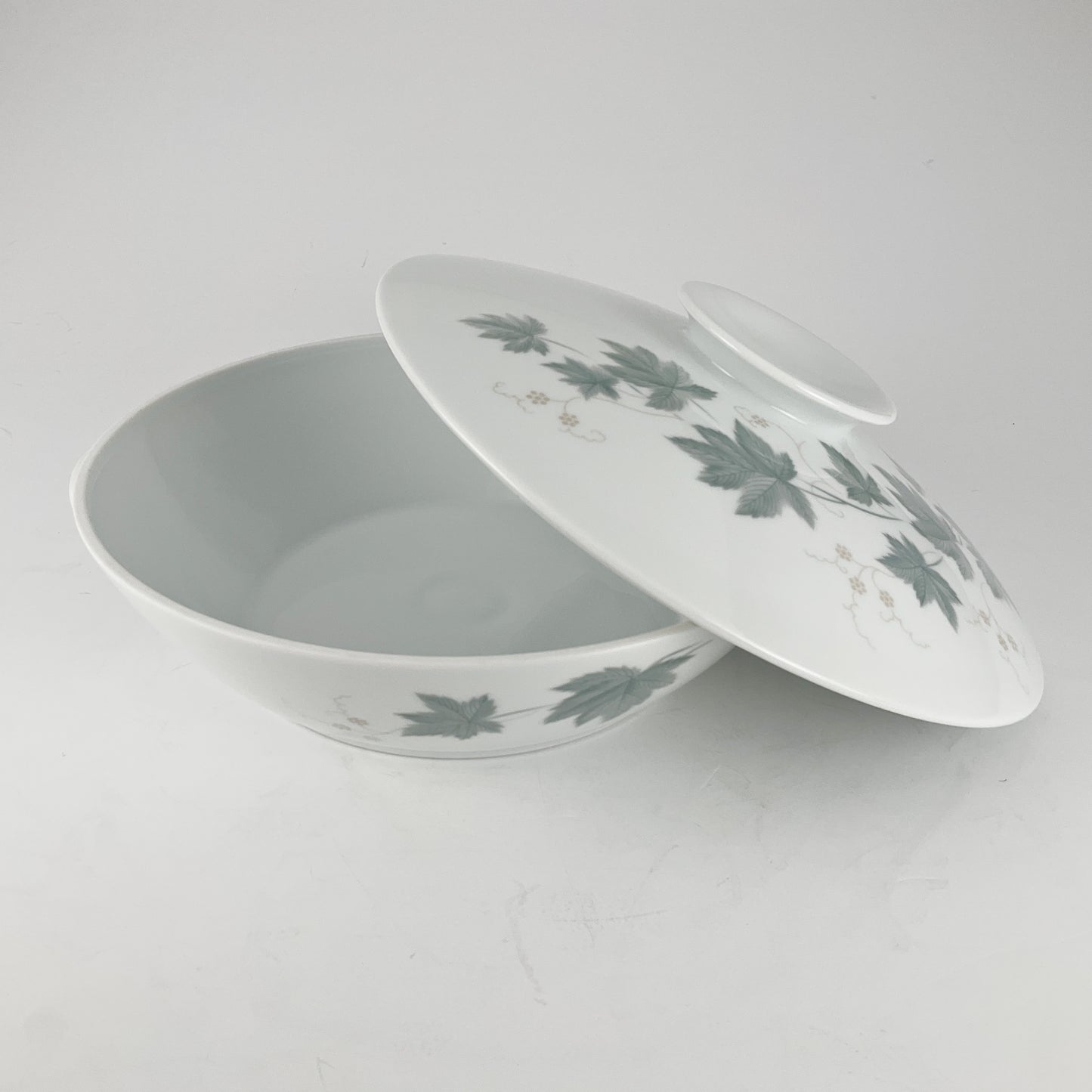 Noritake - Wild Ivy Round Covered Casserole