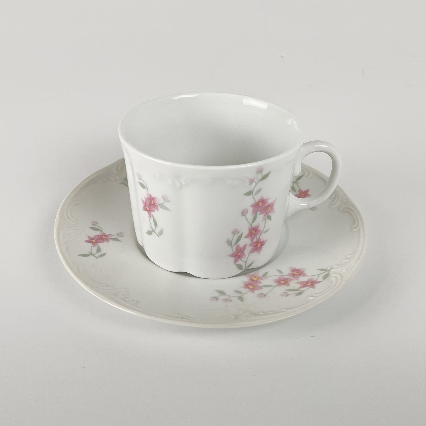 ARPO - Embossed Porcelain 4 Teacup and Saucer Sets