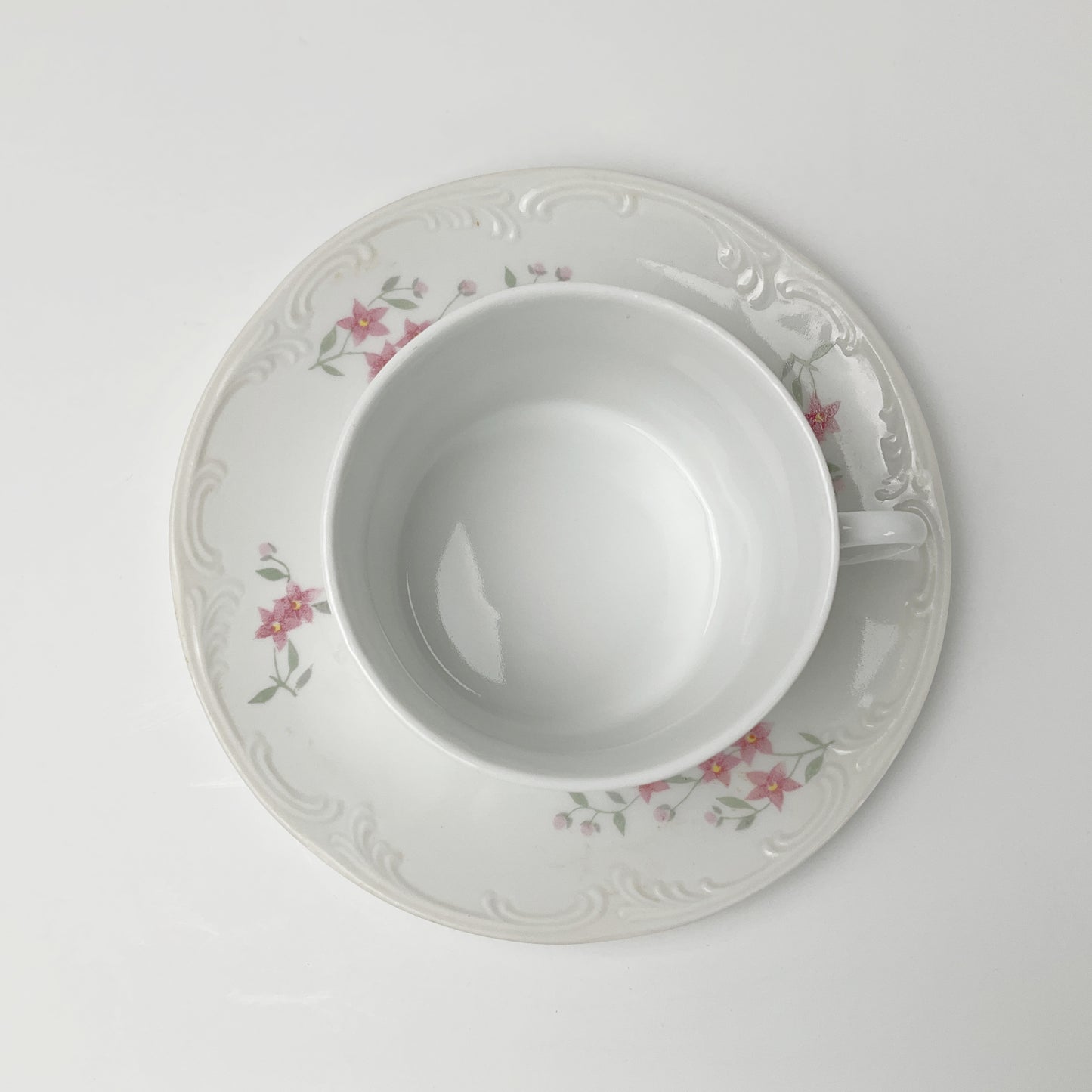 ARPO - Embossed Porcelain 4 Teacup and Saucer Sets