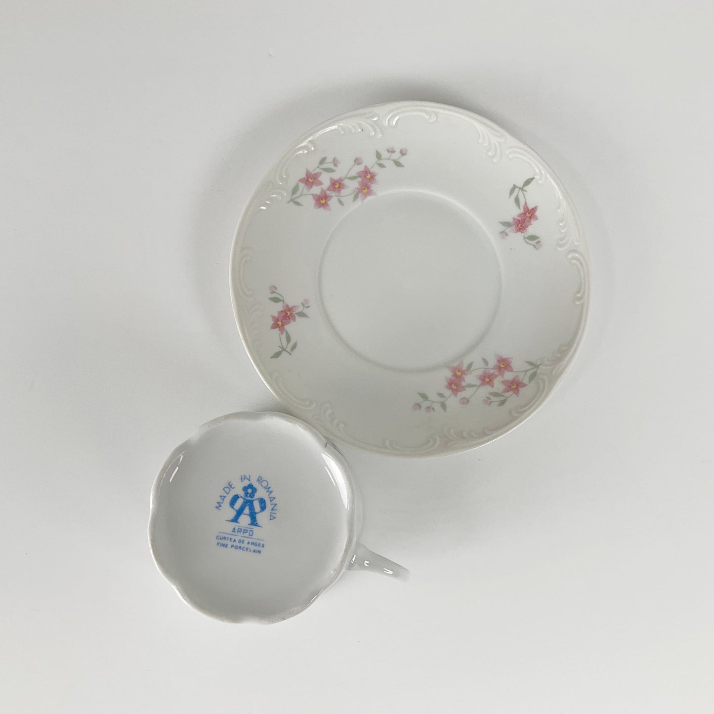 ARPO - Embossed Porcelain 4 Teacup and Saucer Sets