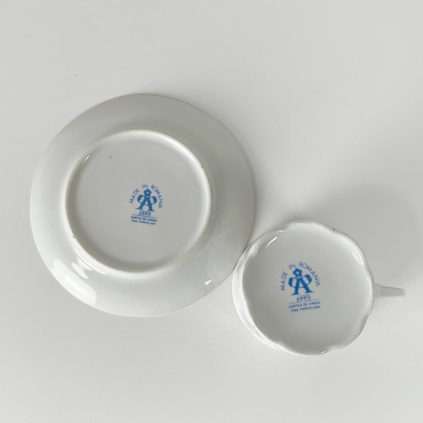 ARPO - Embossed Porcelain 4 Teacup and Saucer Sets