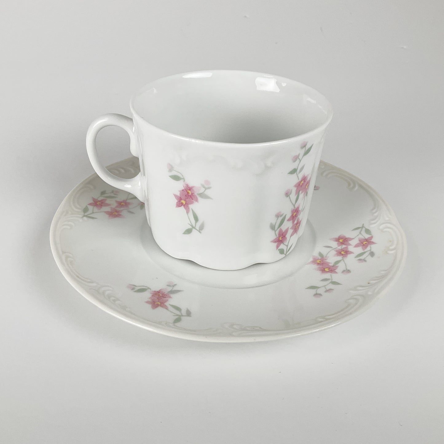 ARPO - Embossed Porcelain 4 Teacup and Saucer Sets