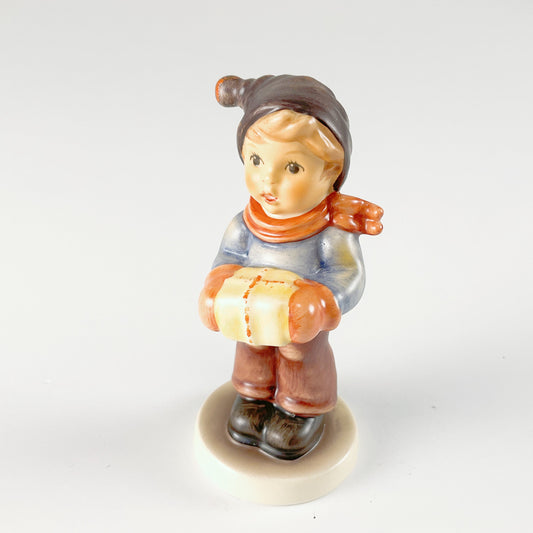 Hummel Goebel - Figurine 1647 Nur'ne Kleinigkeit For Me?