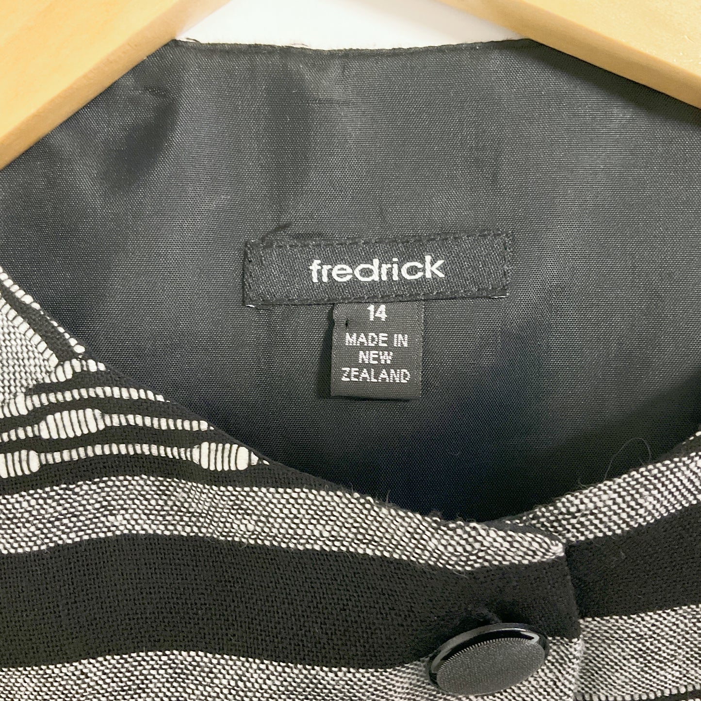 Fredick - Black & White Linen Jacket