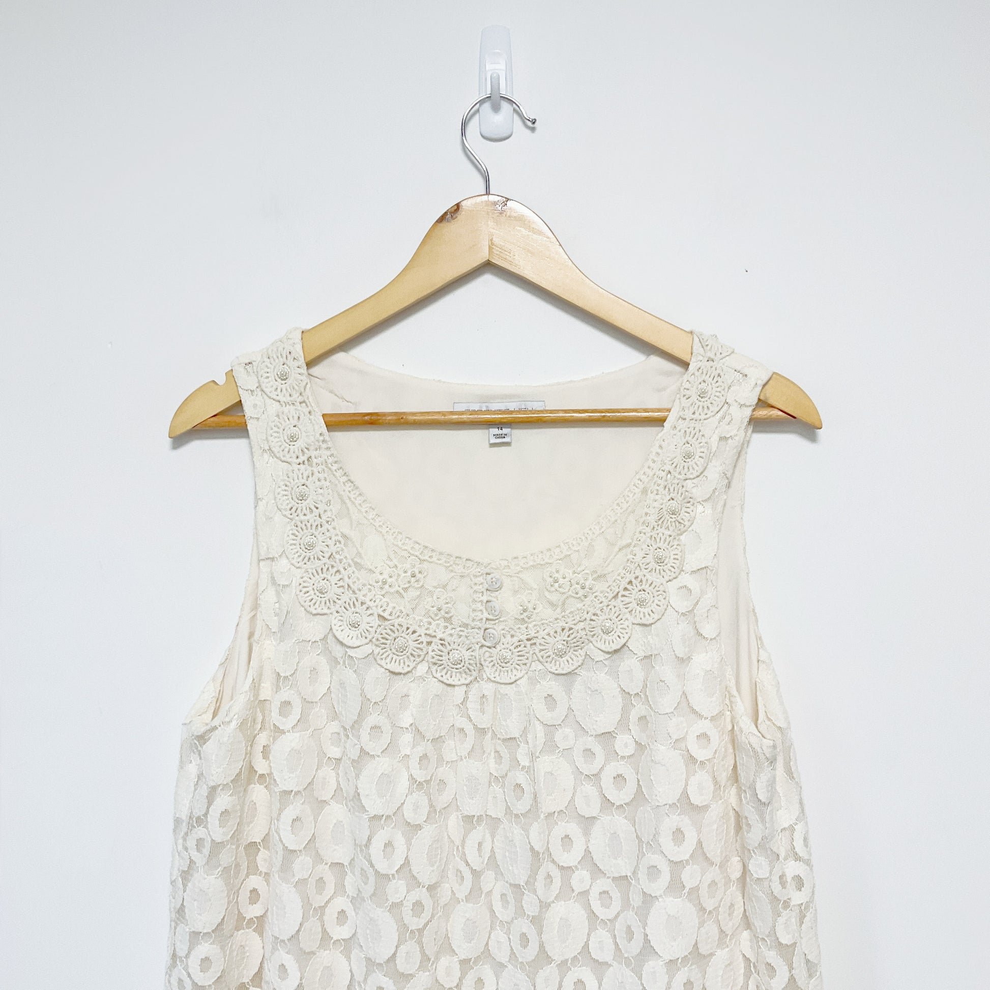 Forever New - White lace dress SPCA Op Shops Forever New - White lace dress SPCA Op Shops