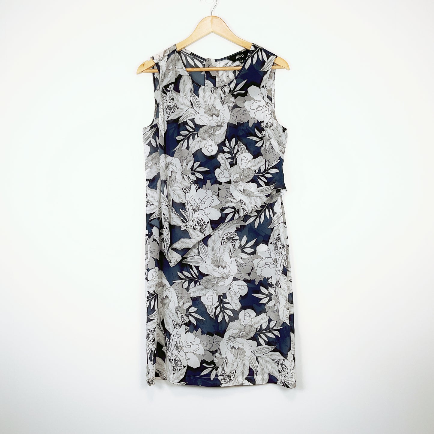 MAX - Sleeveless Black and White Floral Midi Dress