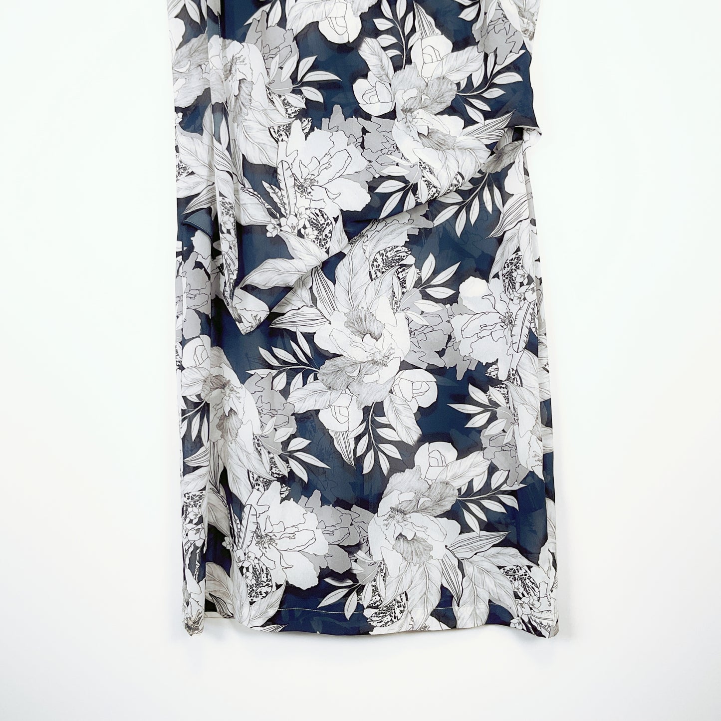 MAX - Sleeveless Black and White Floral Midi Dress