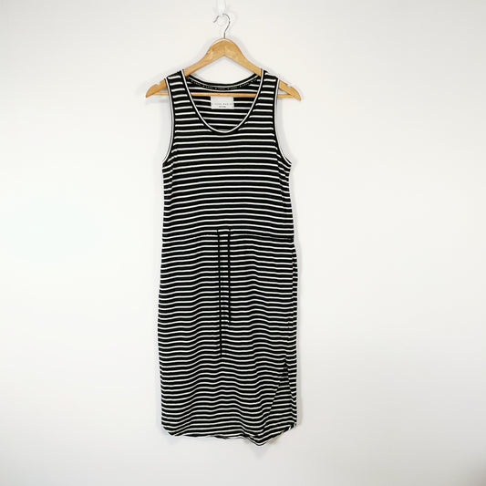 DECJUBA D-Luxe Basics - Casual Striped Sleeveless Dress