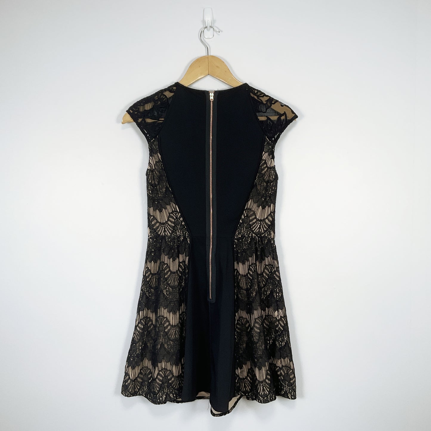 Stylestalker - Elegant Lace Dress