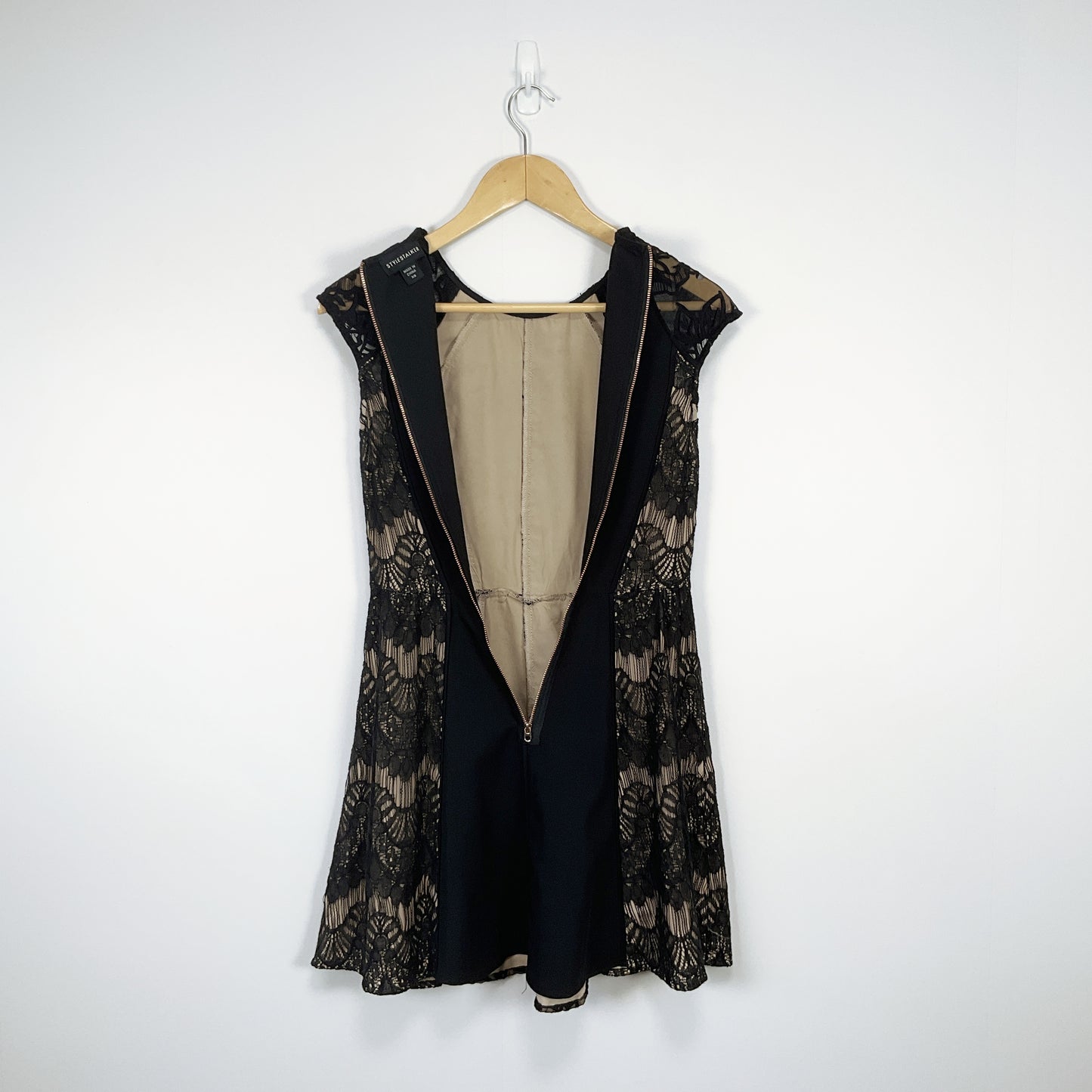 Stylestalker - Elegant Lace Dress