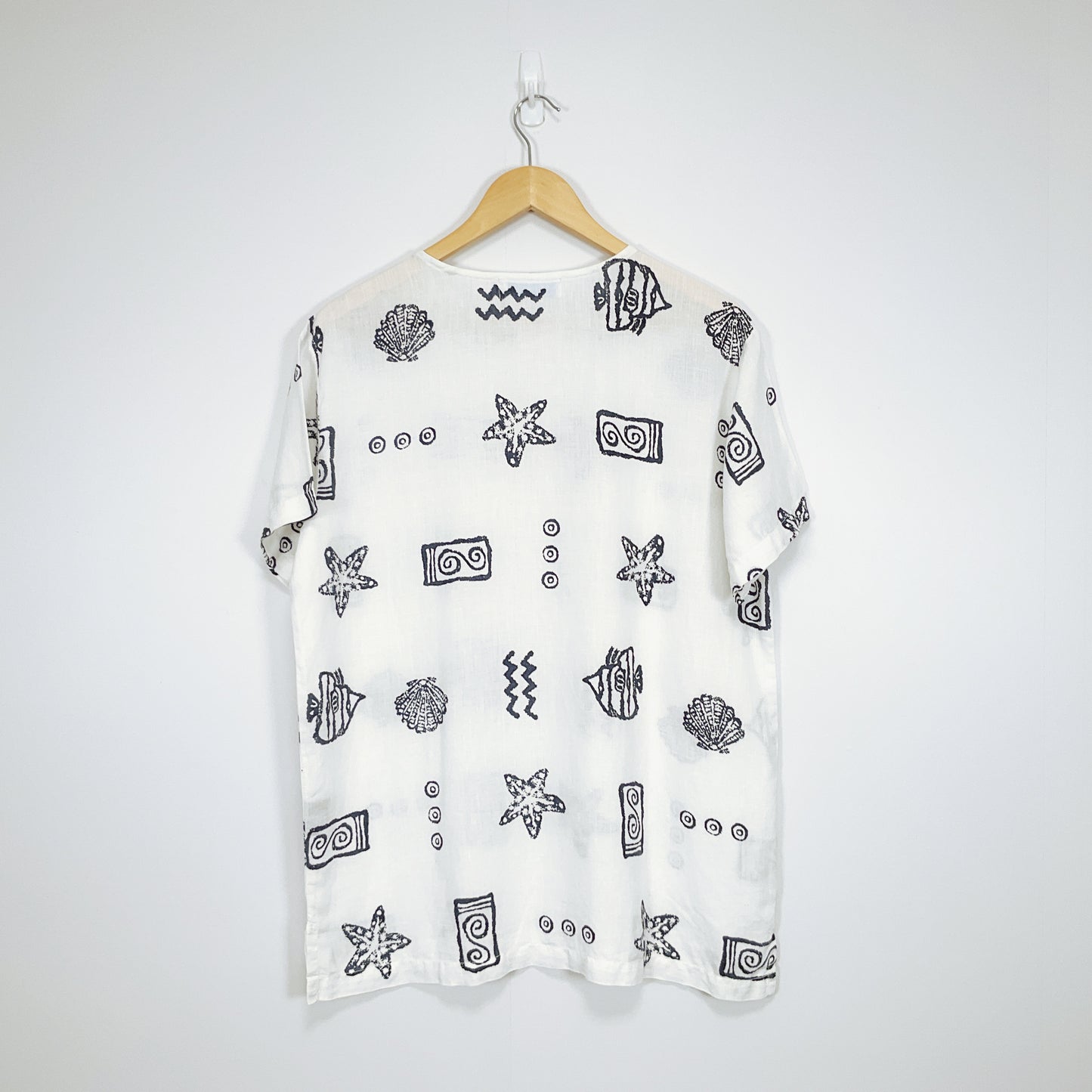 Banana Blue - White Linen Top with Shell and Starfish Print