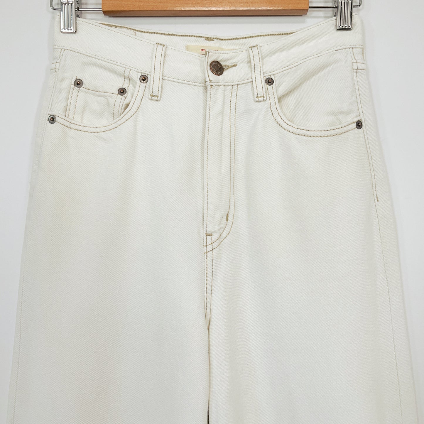 Levi's - White High Loose Jeans