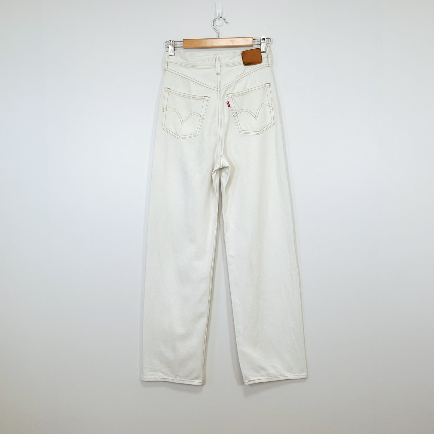 Levi's - White High Loose Jeans