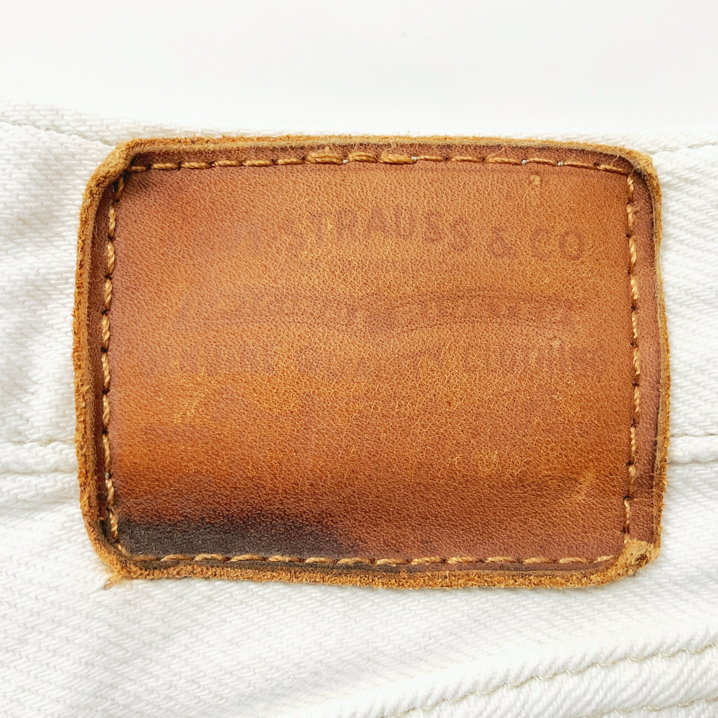 Levi's - White High Loose Jeans