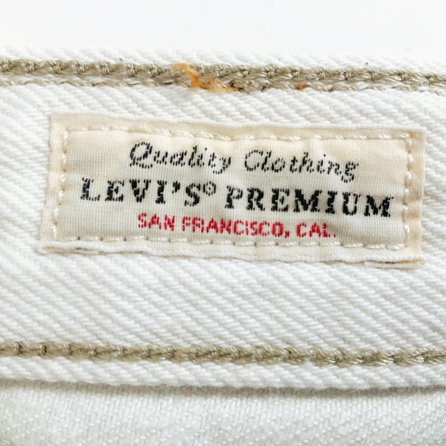 Levi's - White High Loose Jeans