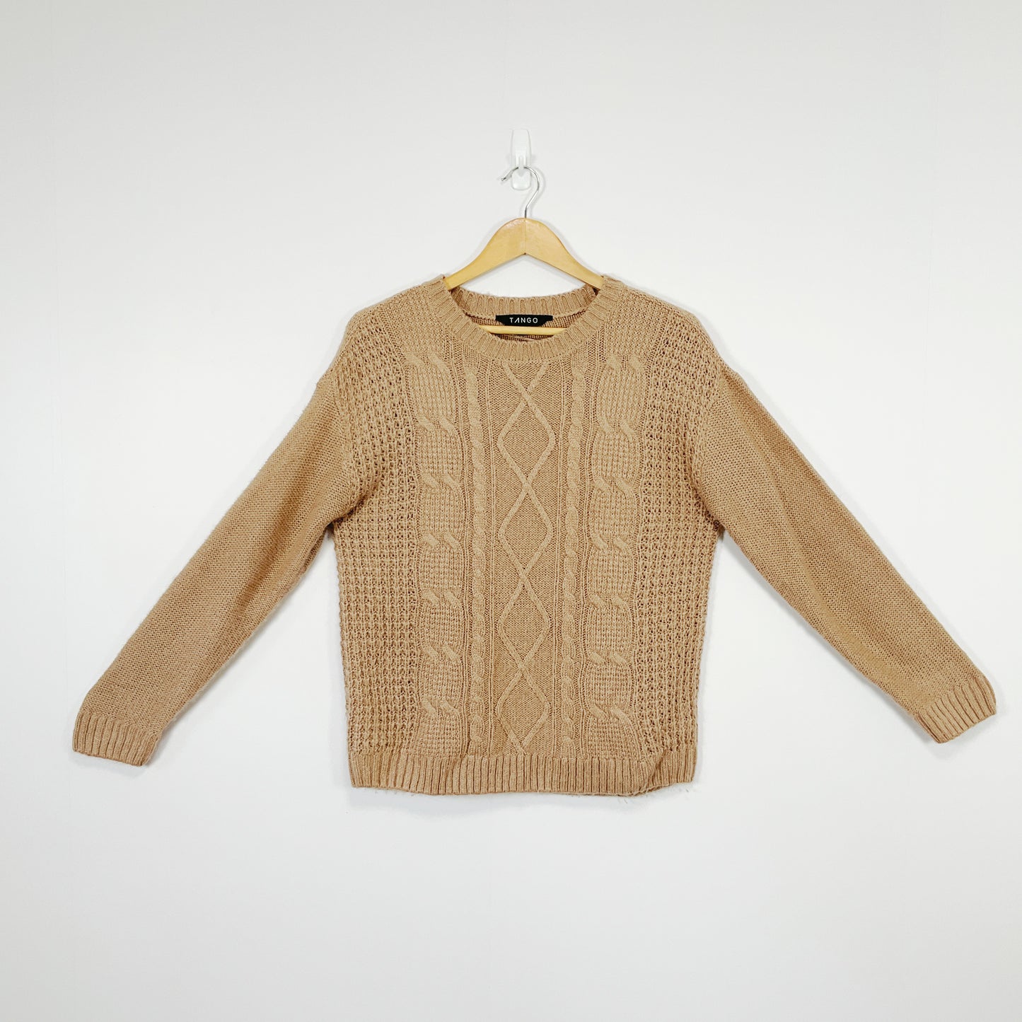 TANGO - Beige Cable-Knit Sweater – Classic Crew Neck