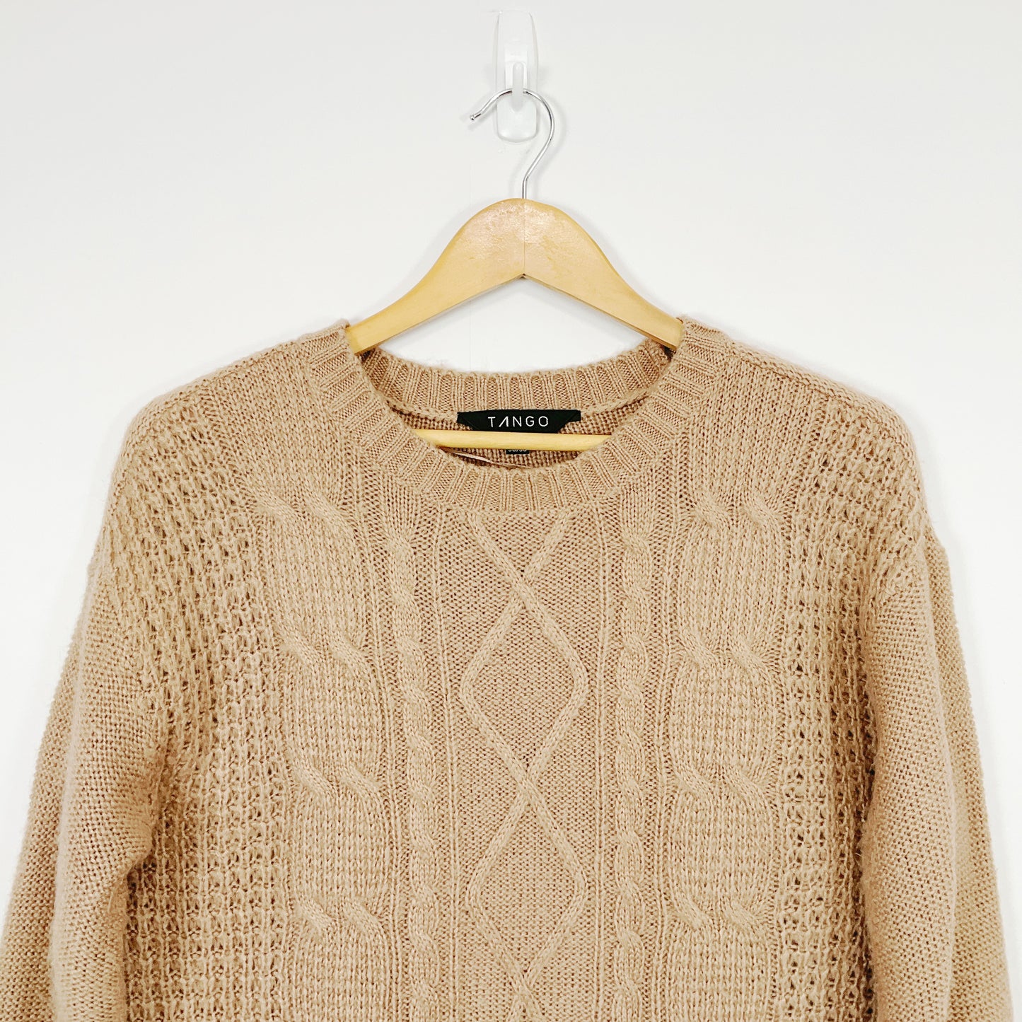 TANGO - Beige Cable-Knit Sweater – Classic Crew Neck
