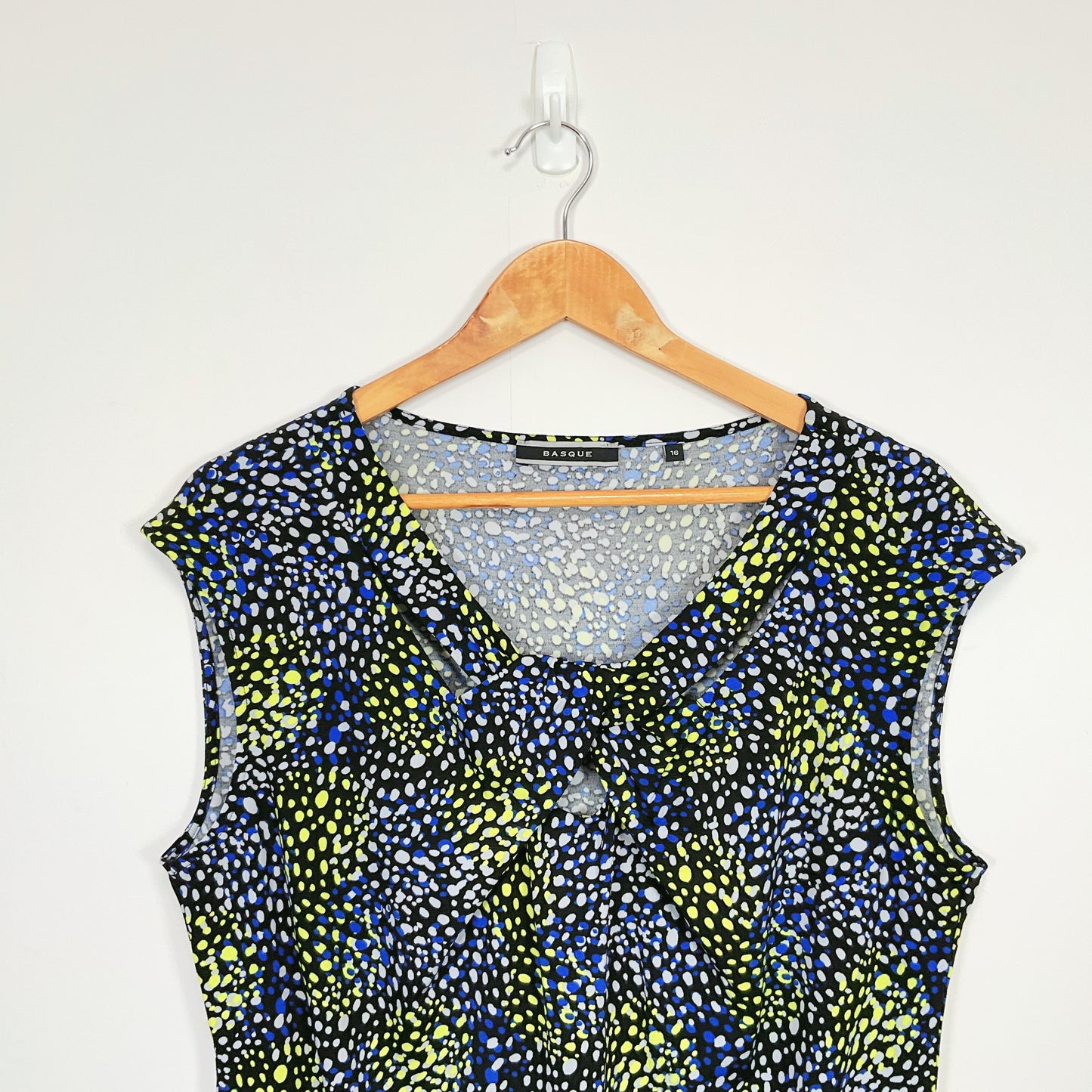 Basque - Sleeveless Round Neck Blouse Top