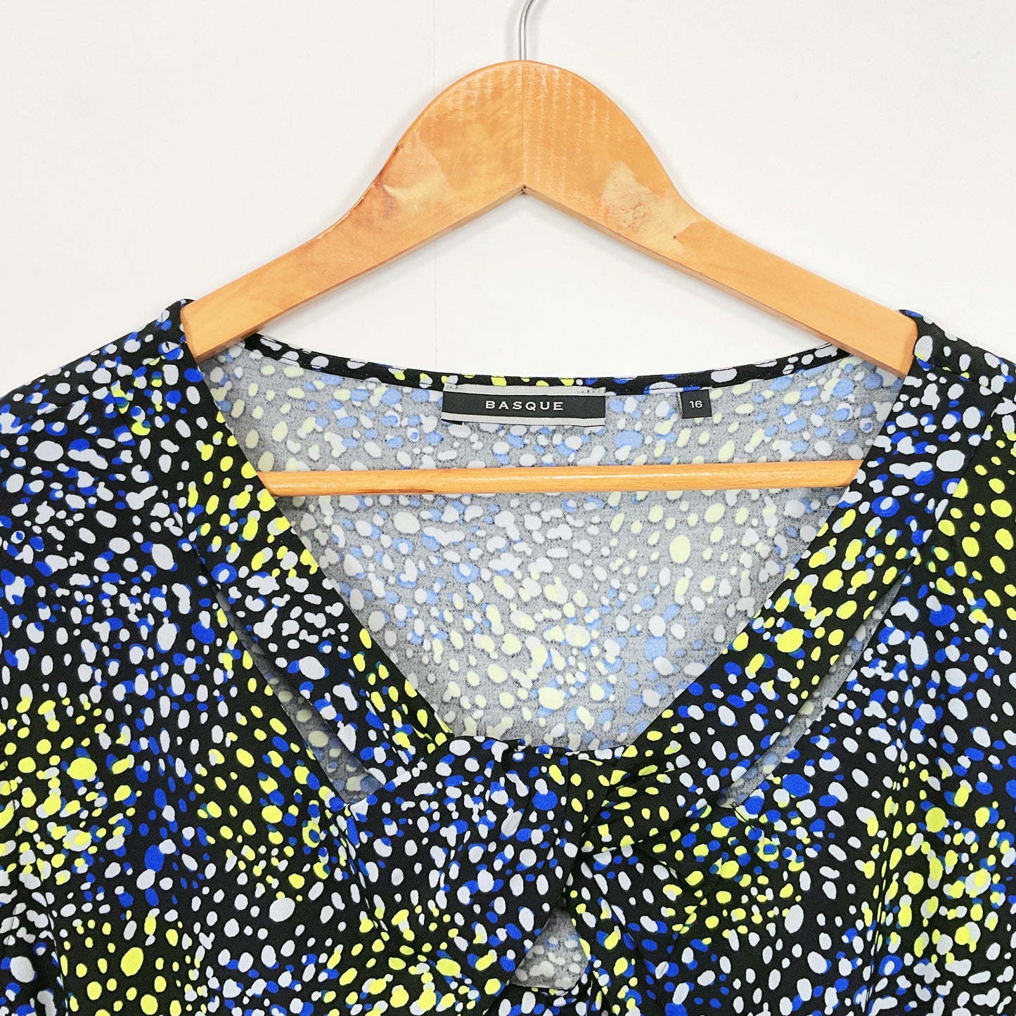 Basque - Sleeveless Round Neck Blouse Top