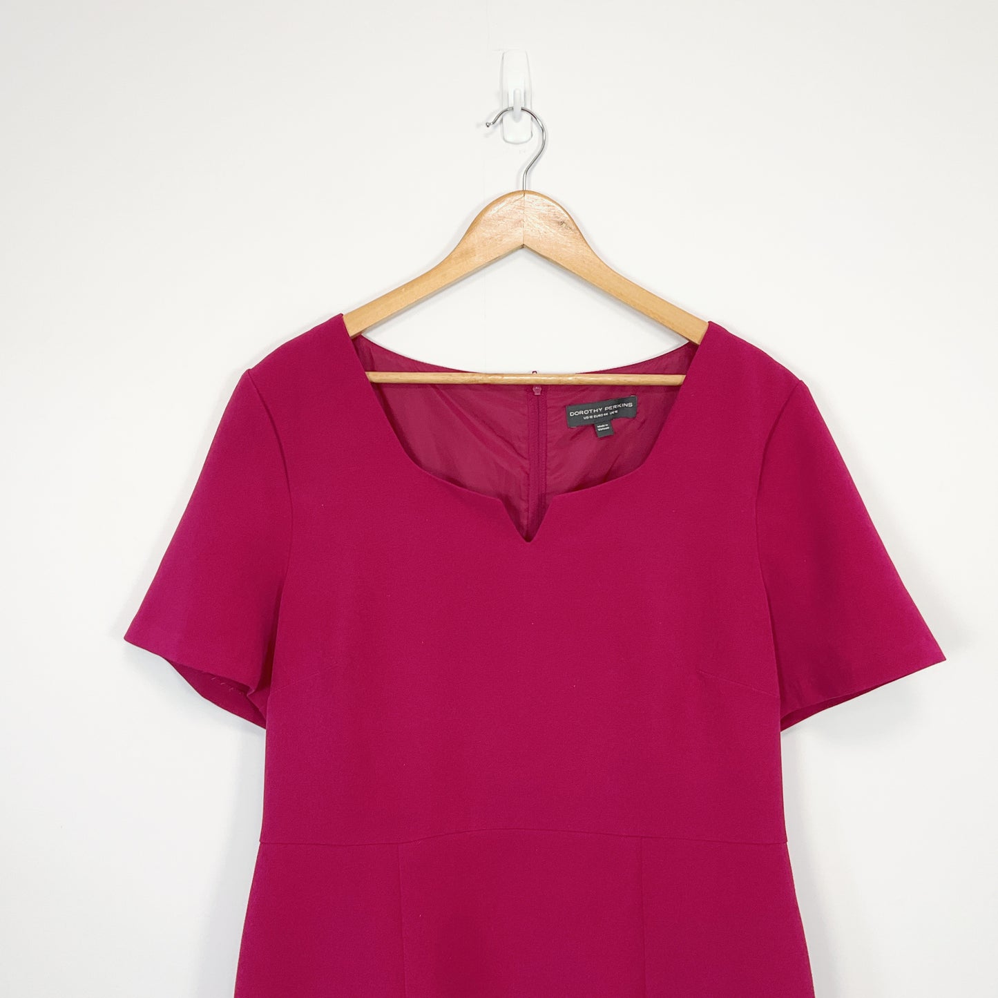 DOROTHY PERKINS - Women Magenta Solid Sheath Dress