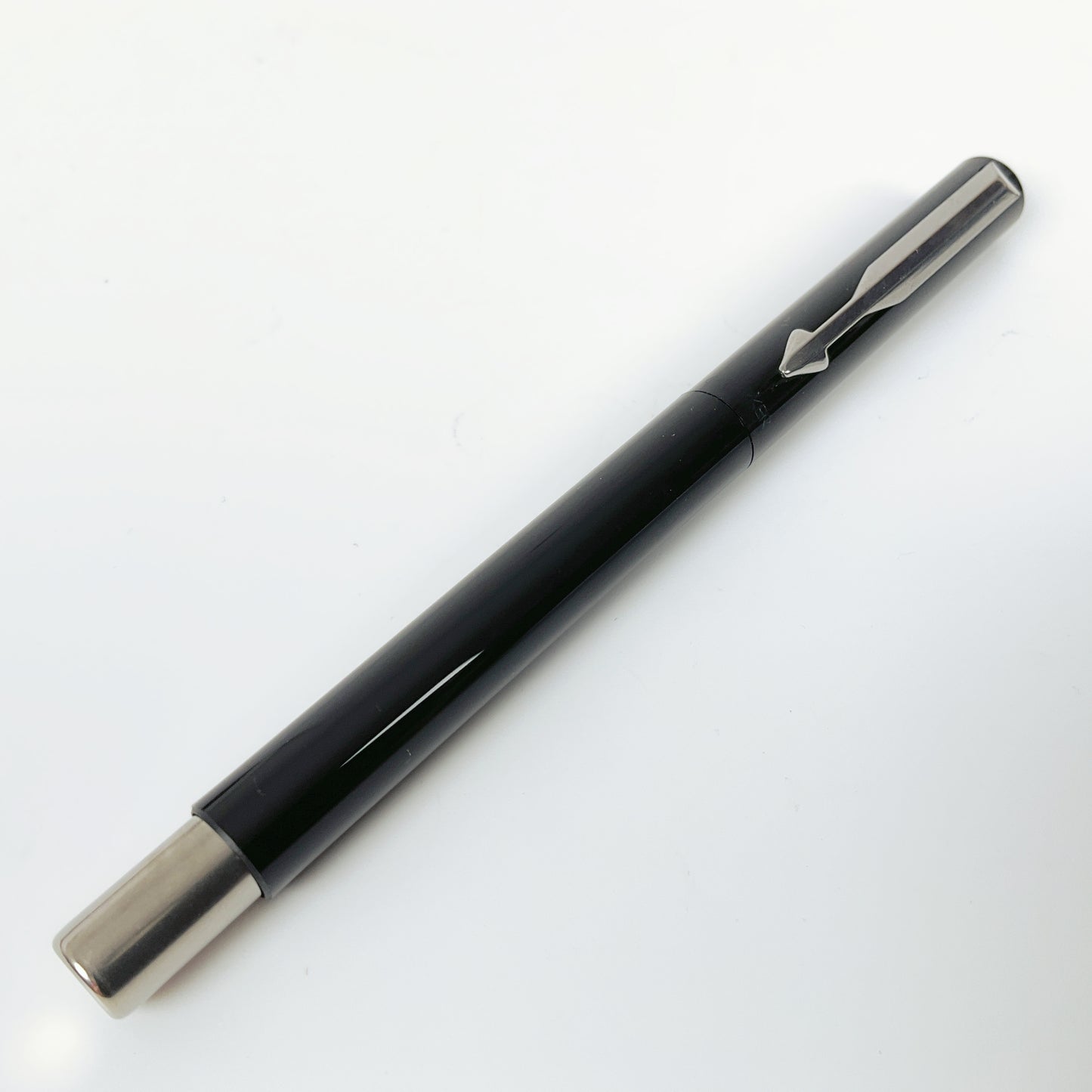 Parker - Vector Standard Chrome Trim Black Body Roller Ball Pen