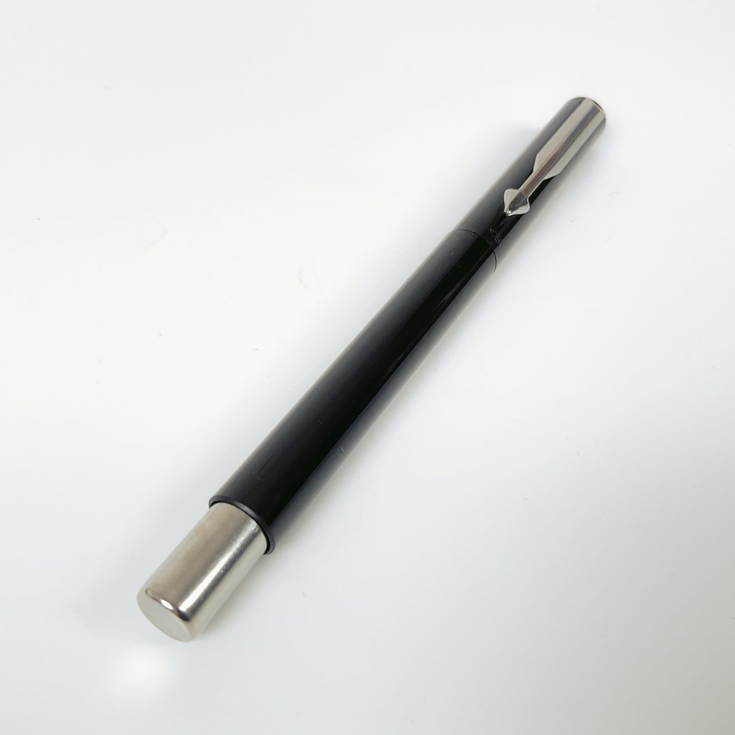 Parker - Vector Standard Chrome Trim Black Body Roller Ball Pen