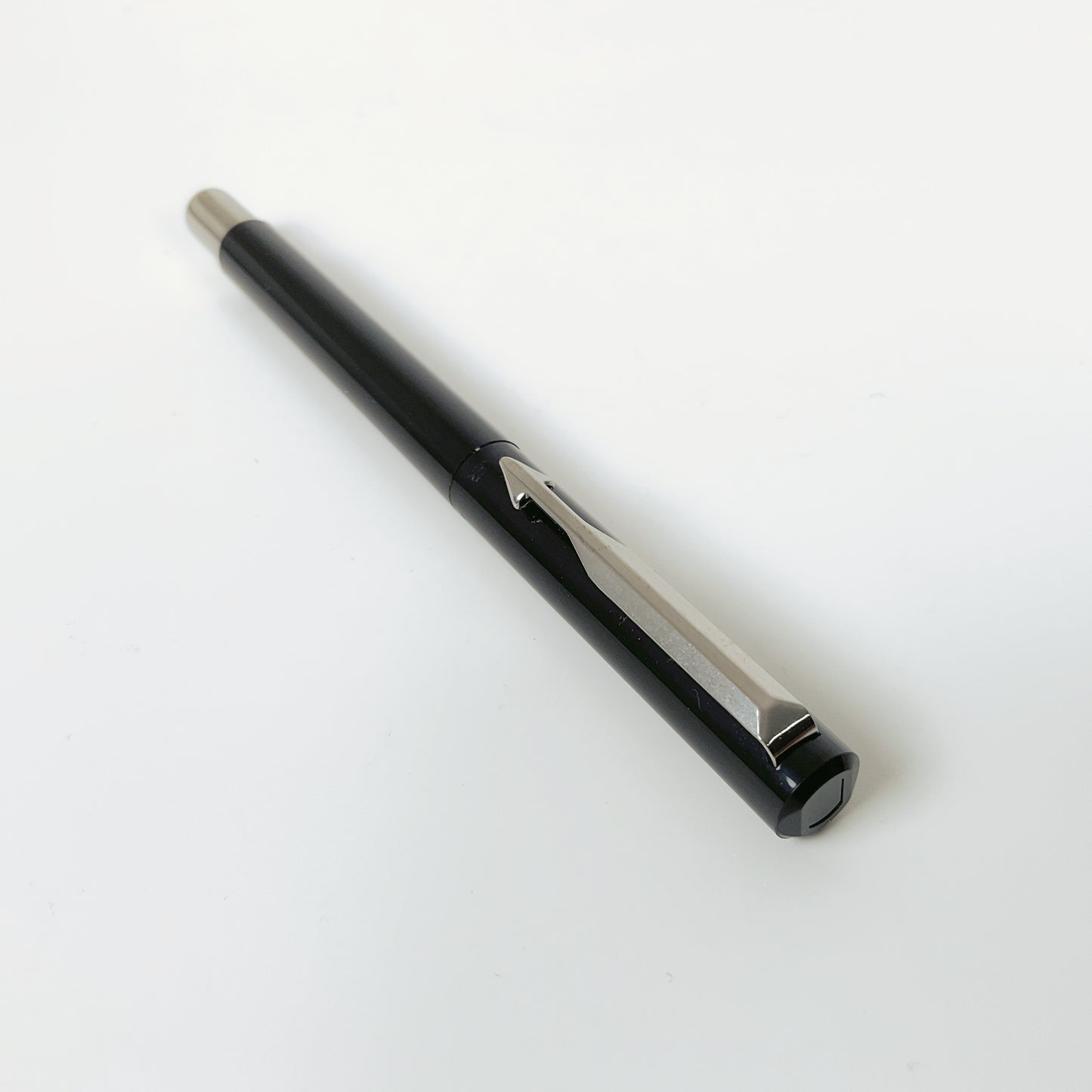 Parker - Vector Standard Chrome Trim Black Body Roller Ball Pen