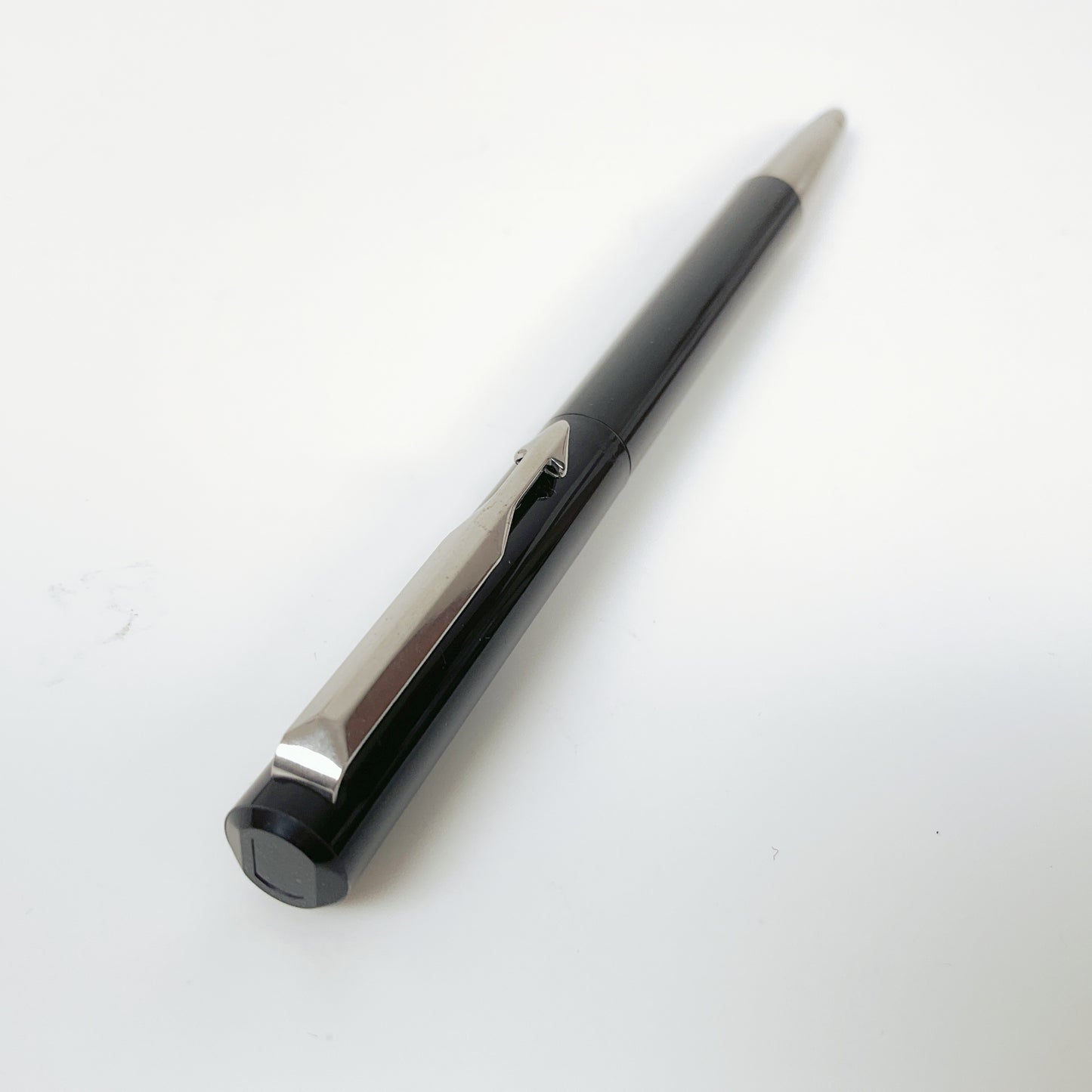Parker - Vector Standard Chrome Trim Black Body Roller Ball Pen