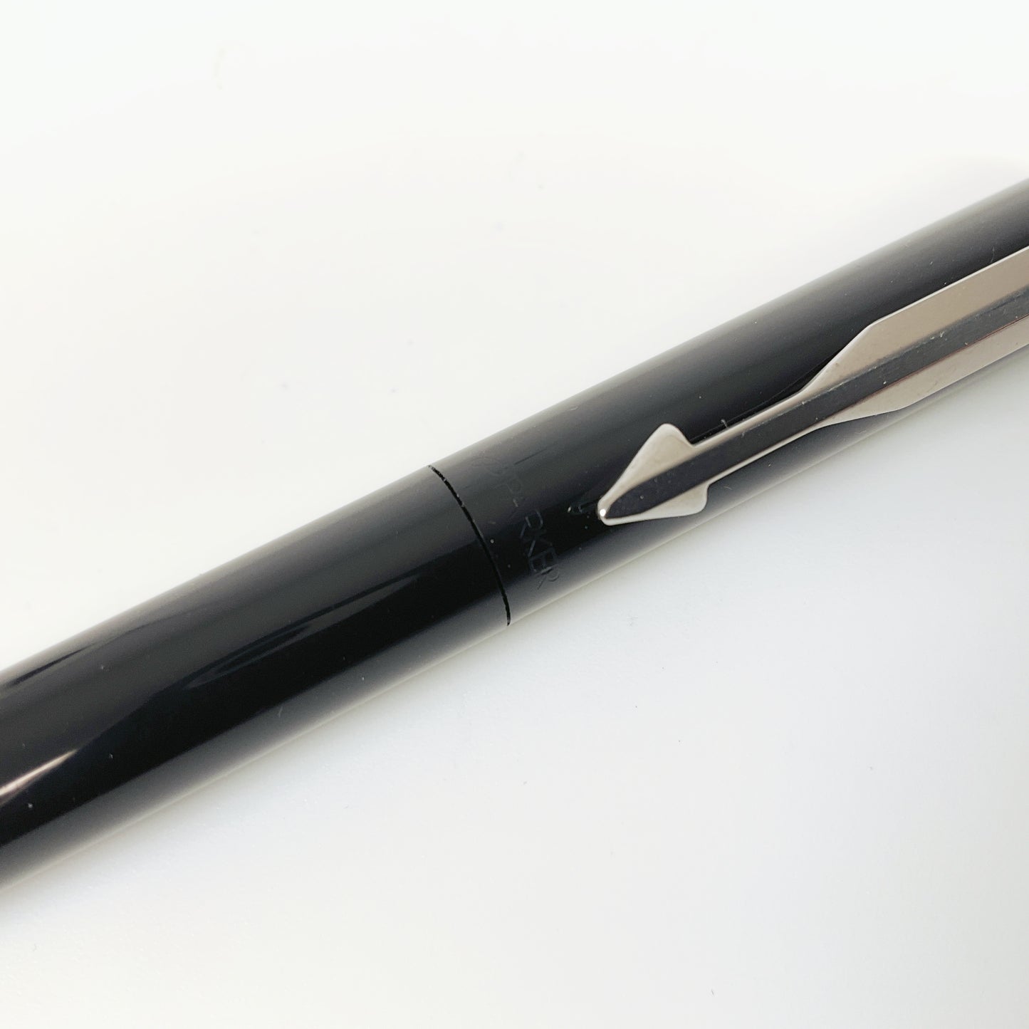 Parker - Vector Standard Chrome Trim Black Body Roller Ball Pen