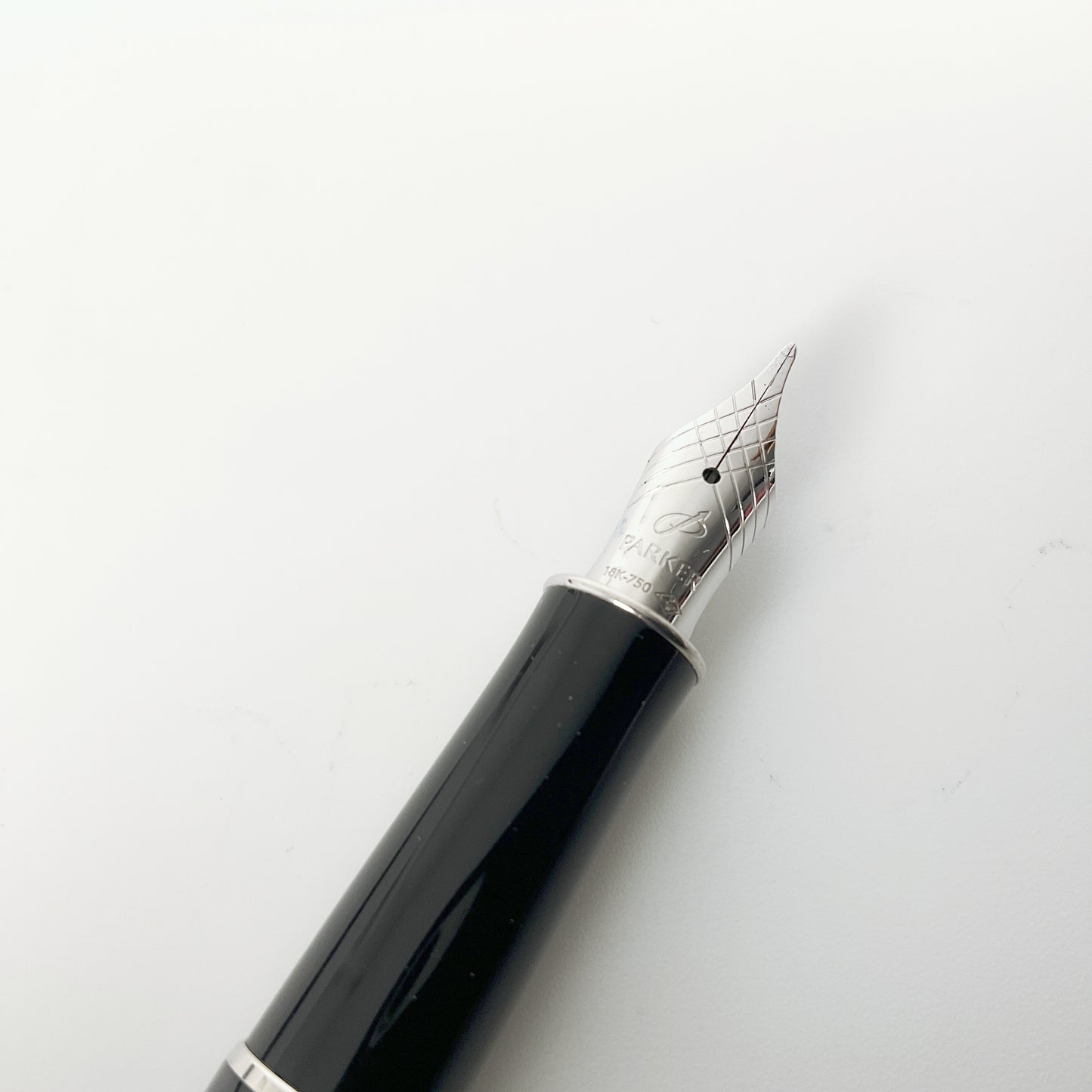 Parker Hoodie Sonnet Fountain Pen Black Nib 18K -750
