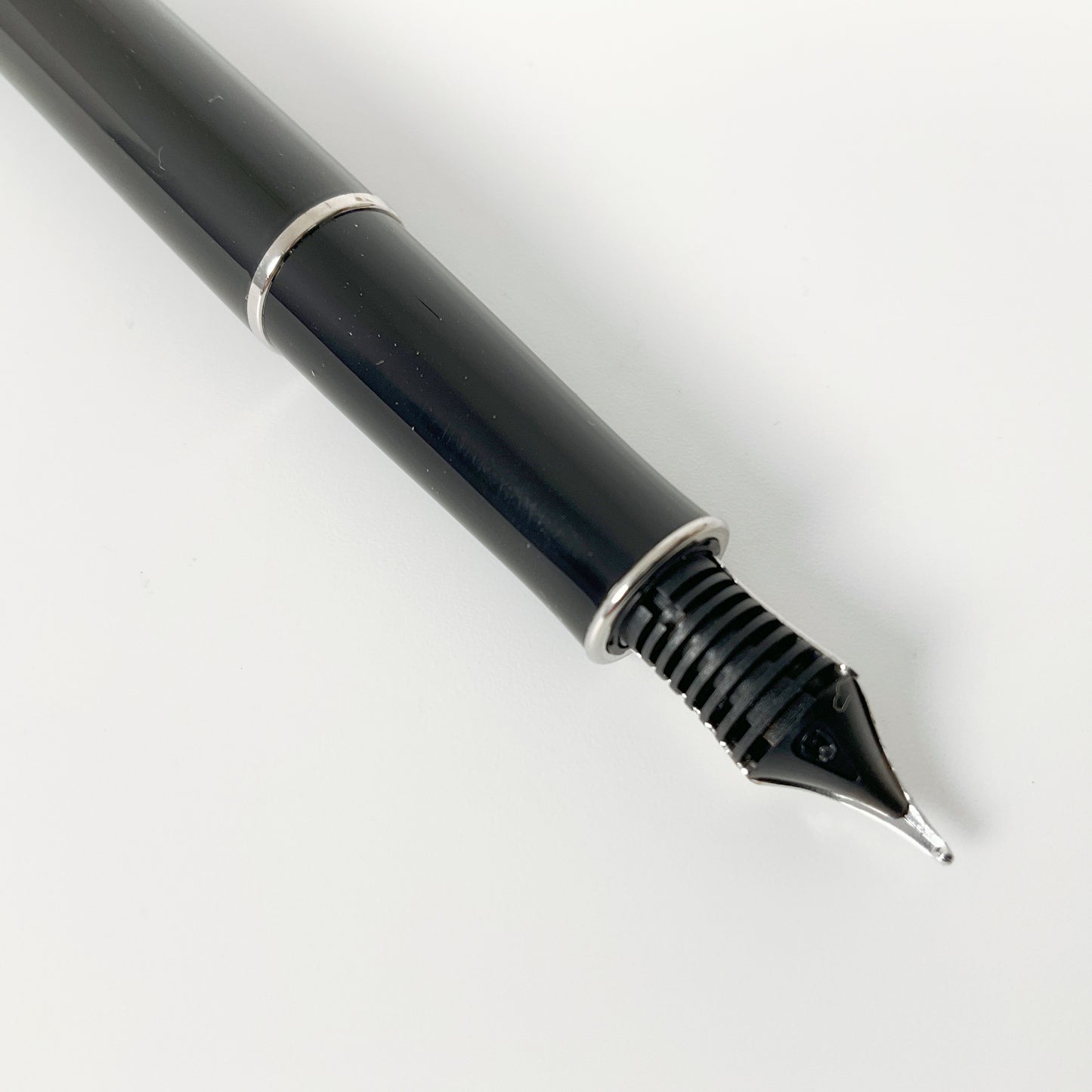 Parker Hoodie Sonnet Fountain Pen Black Nib 18K -750