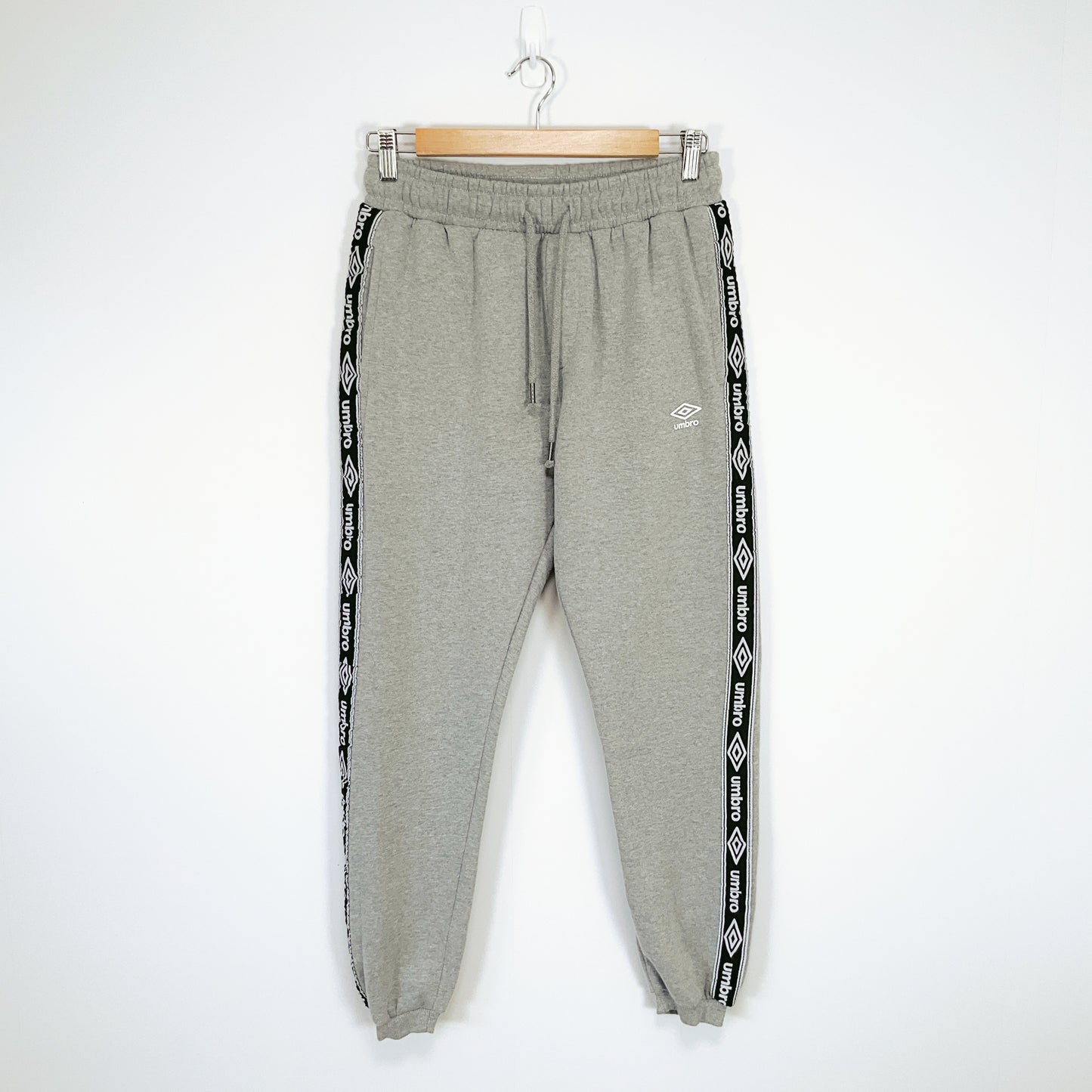 Umbro - Sweatpants in grey