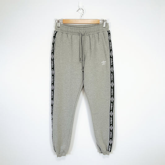 Umbro - Sweatpants in grey