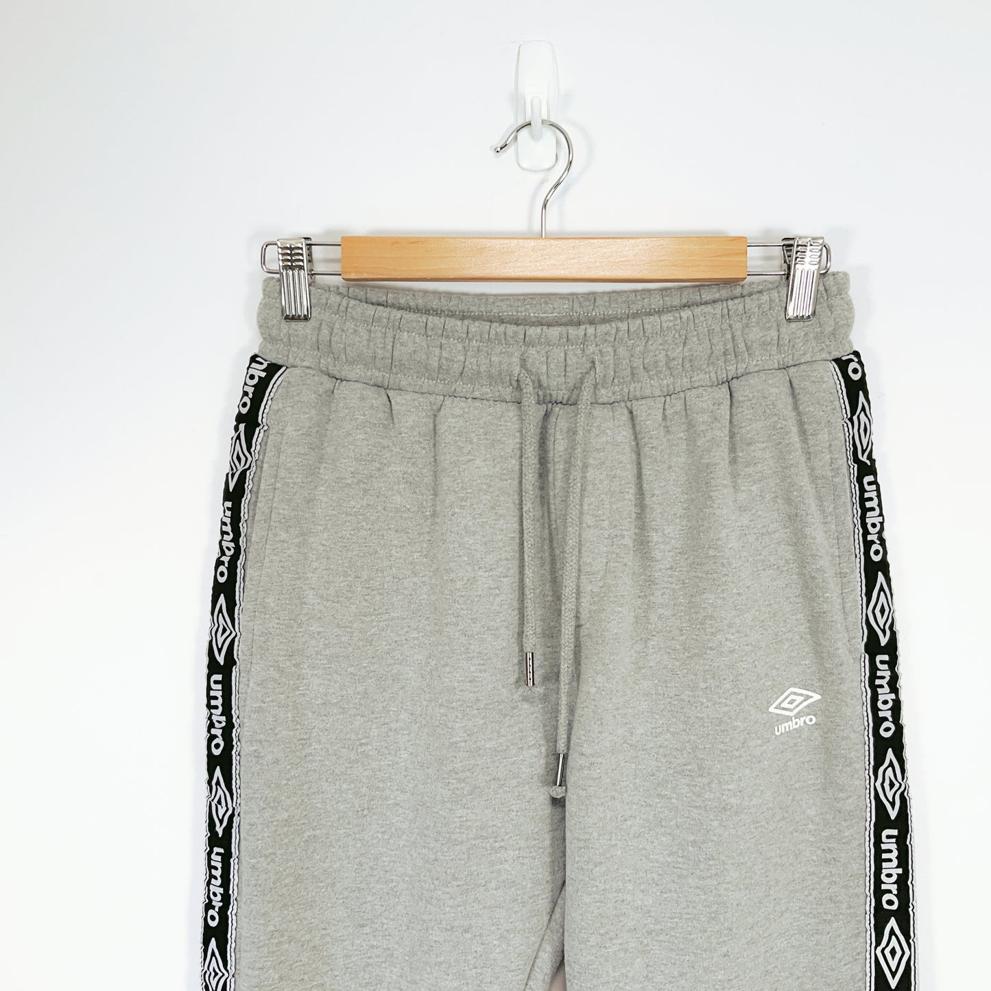 Umbro - Sweatpants in grey