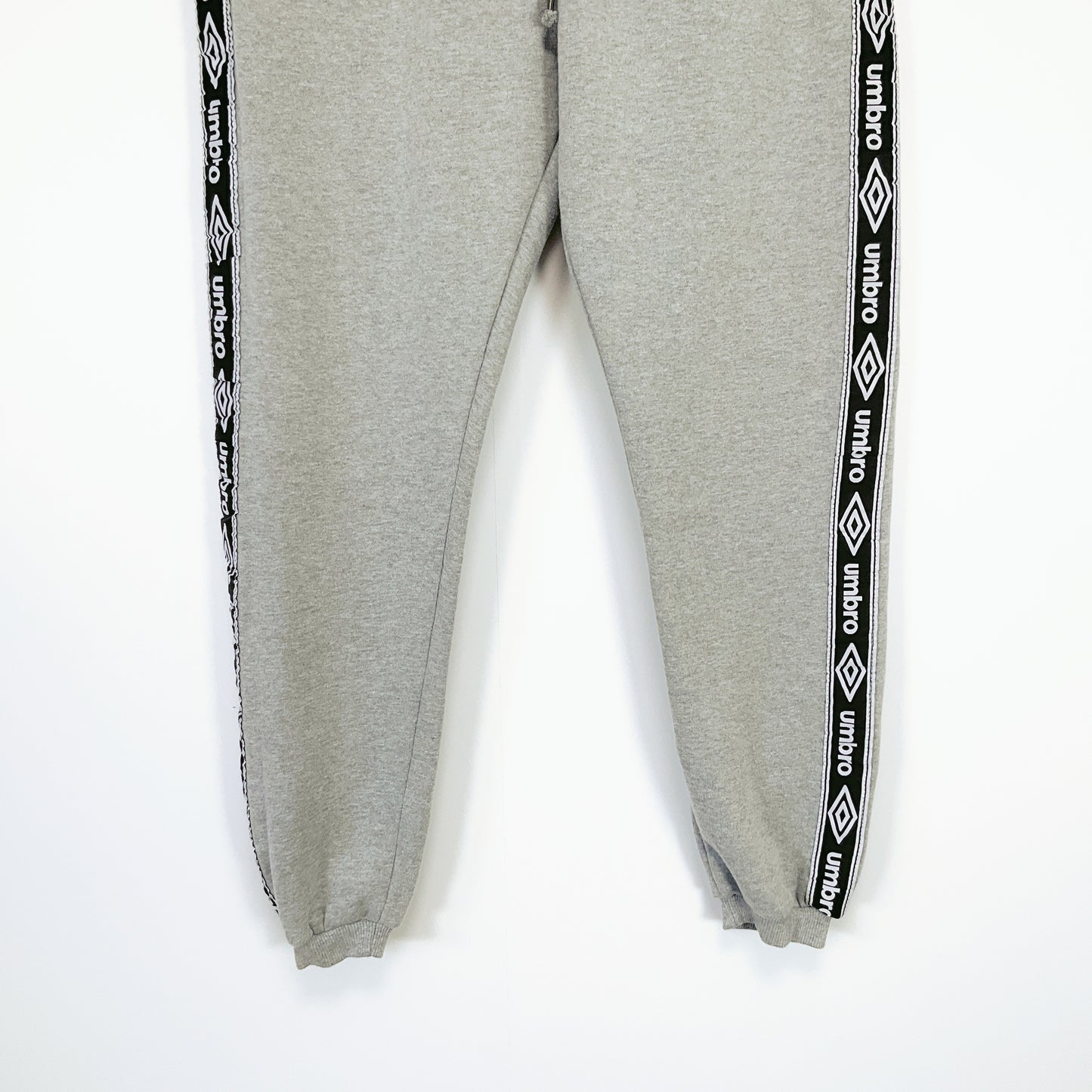 Umbro - Sweatpants in grey