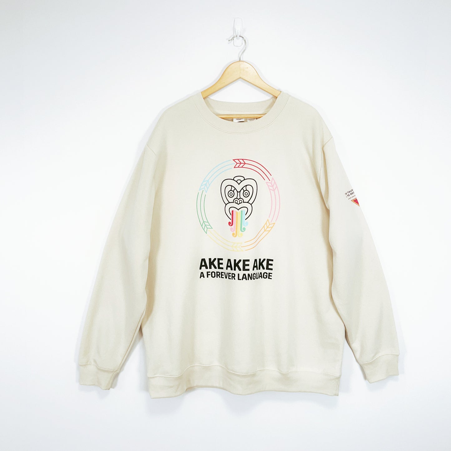 Māori Language Commission - Long Sleeve Crew Sweatshirt (Unisex)