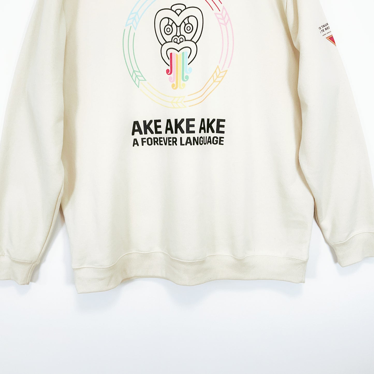 Māori Language Commission - Long Sleeve Crew Sweatshirt (Unisex)