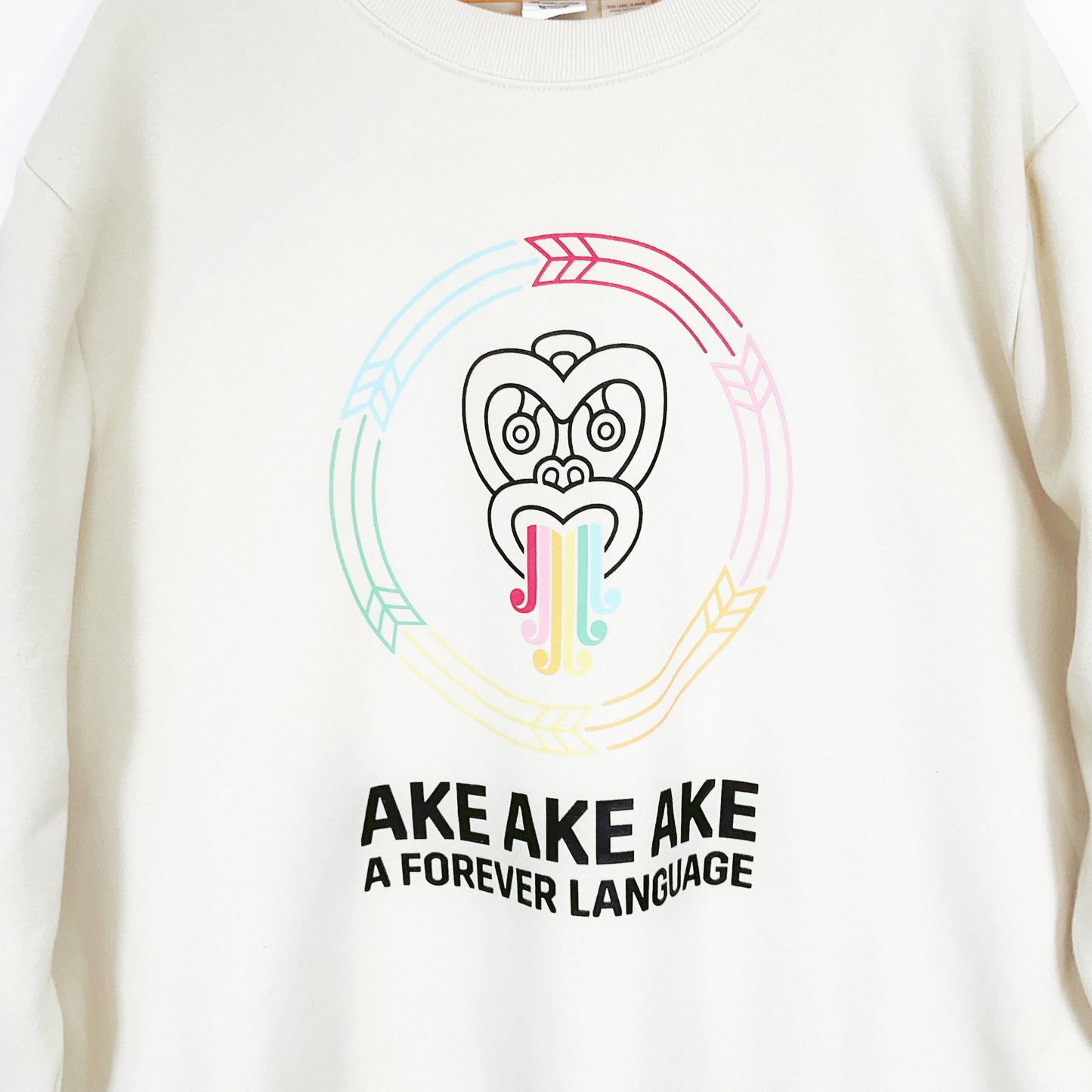 Māori Language Commission - Long Sleeve Crew Sweatshirt (Unisex)