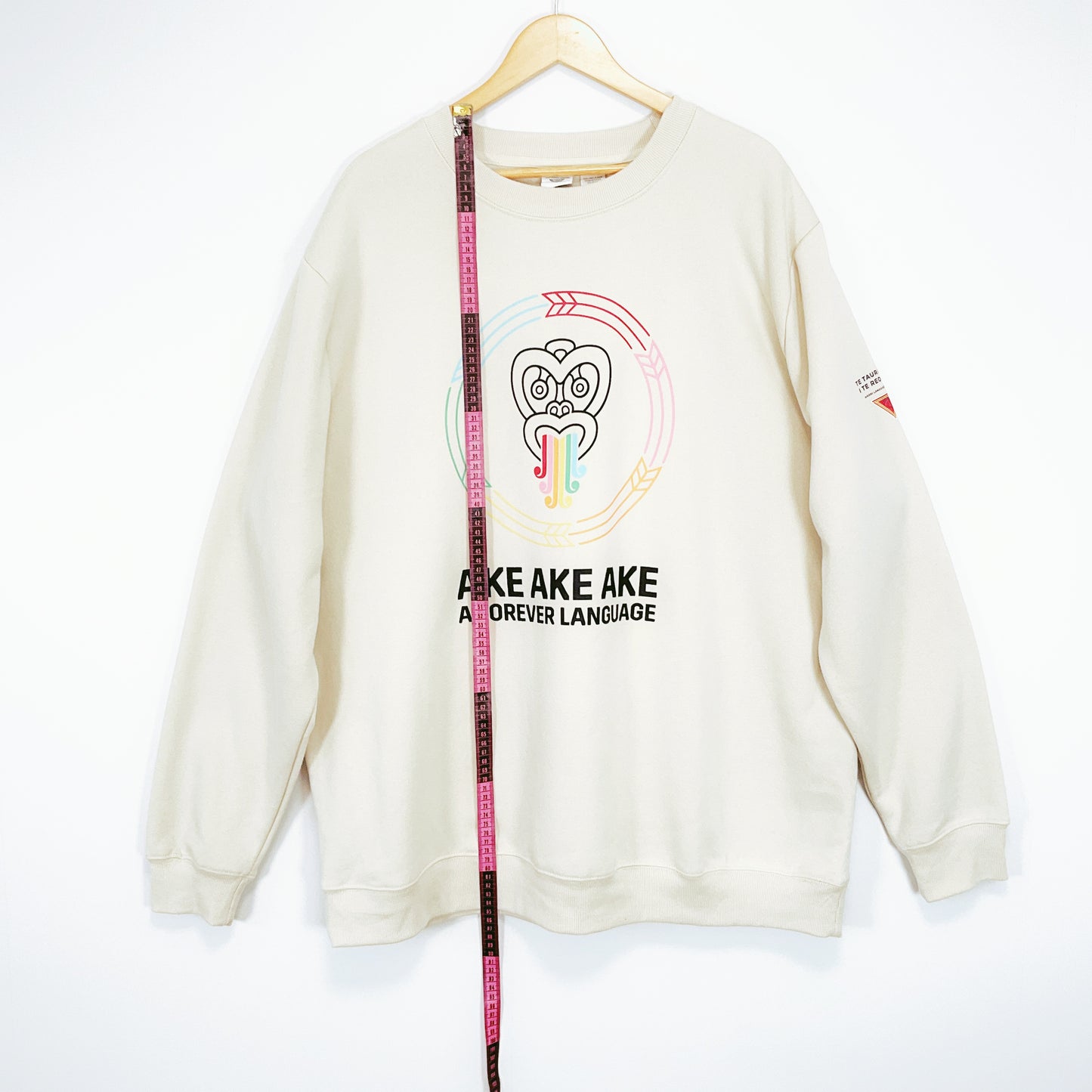 Māori Language Commission - Long Sleeve Crew Sweatshirt (Unisex)
